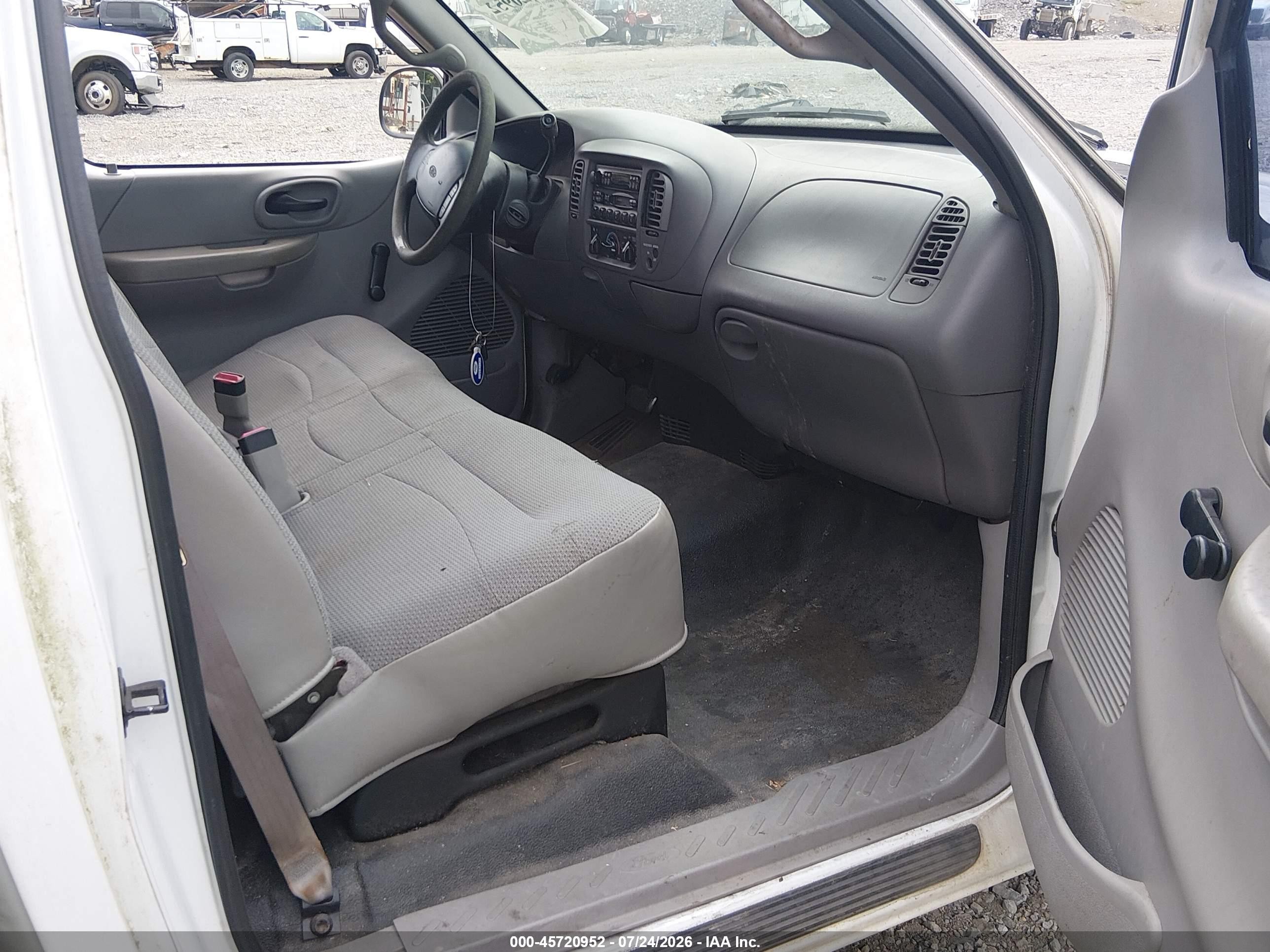 2000 Ford F-150 Work Series/xl/xlt White vin: 2FTZF1723YCB17269