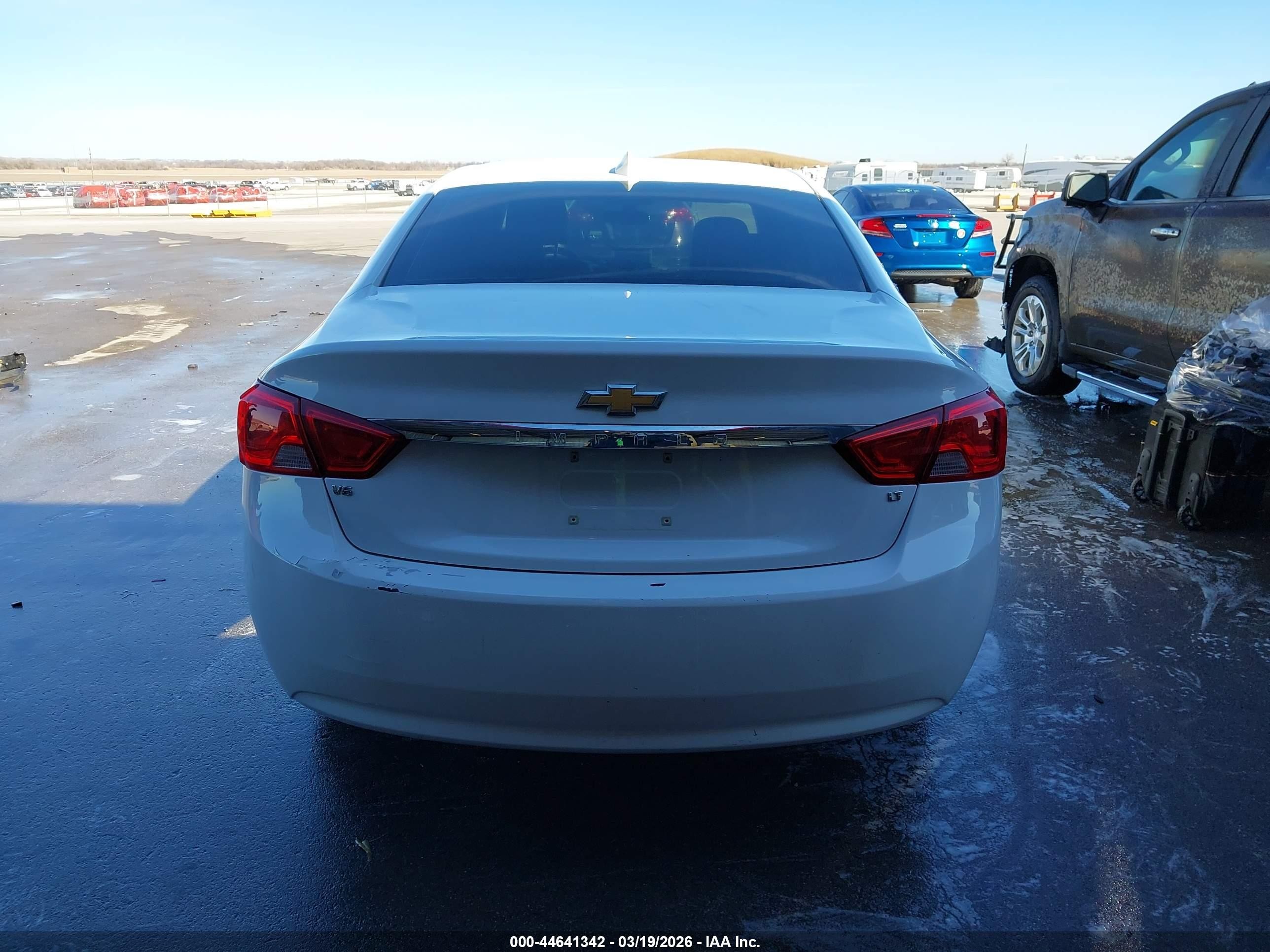 2017 Chevrolet Impala 1lt White vin: 2G1105S33H9160053
