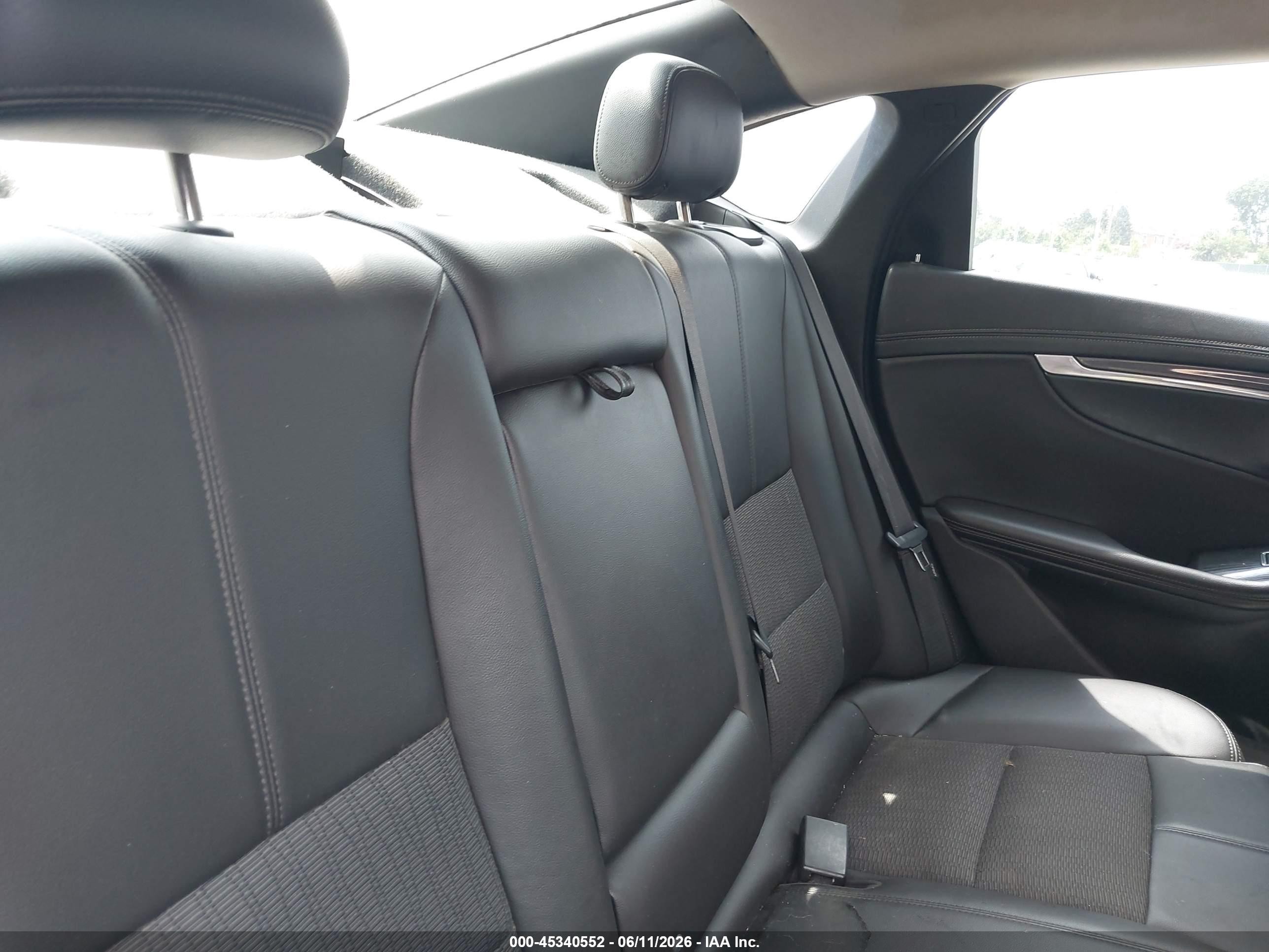 2016 Chevrolet Impala 1lt Silver vin: 2G1105SA1G9170447