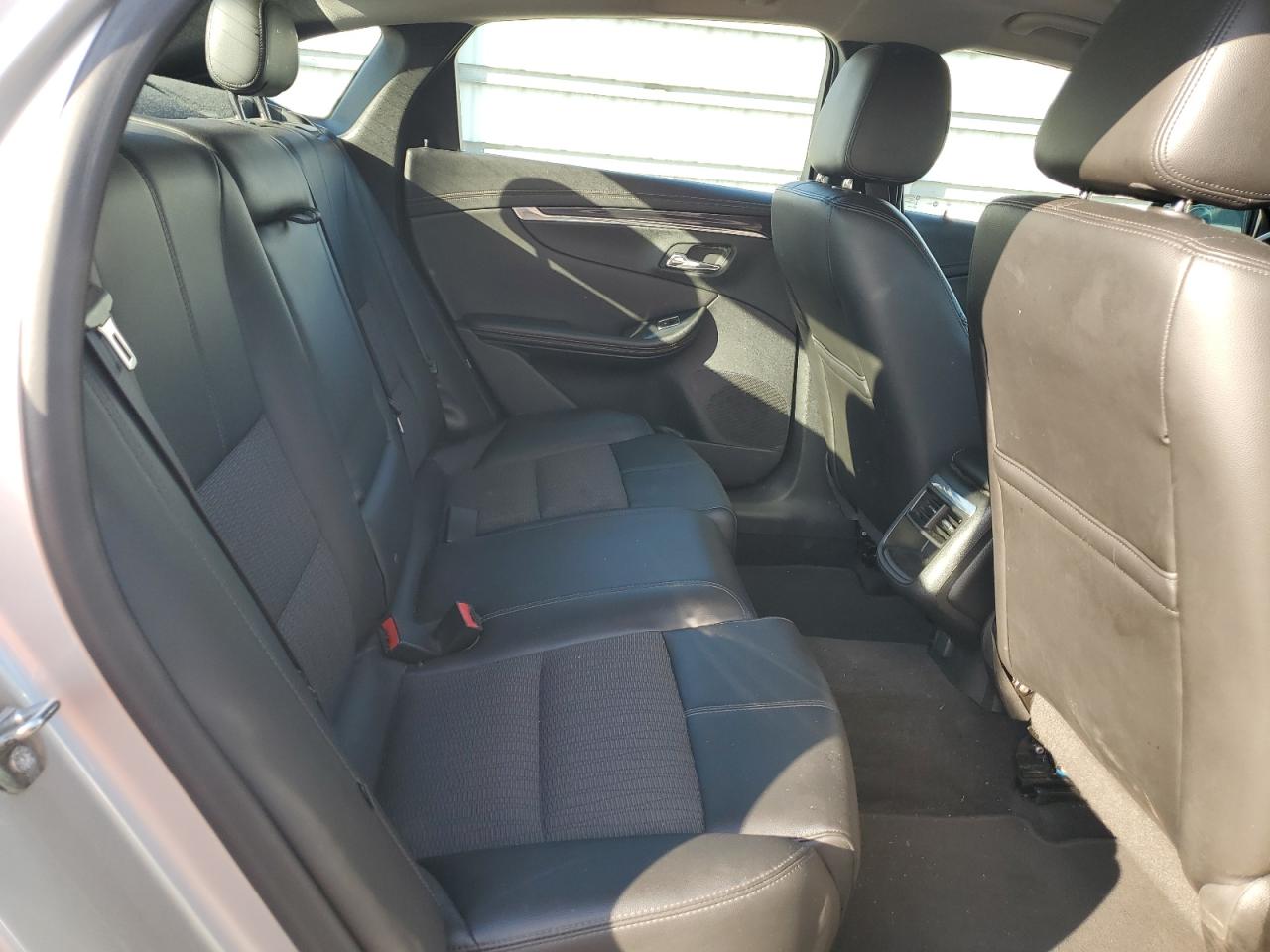 2017 Chevrolet Impala Lt Серебряный vin: 2G1105SAXH9131535