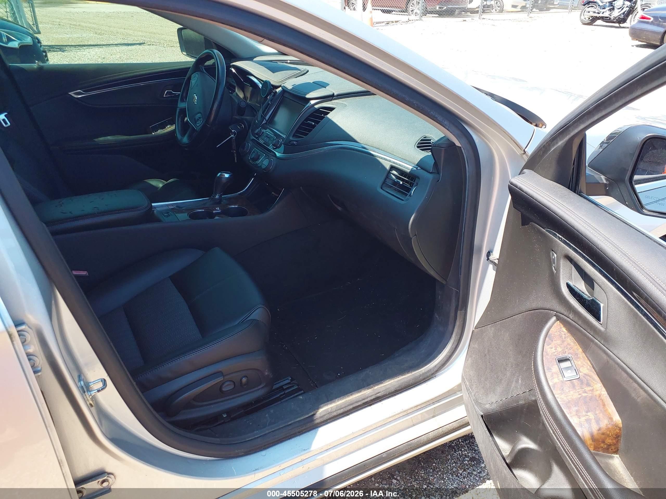 2015 Chevrolet Impala 1lt Silver vin: 2G1115SL2F9225579