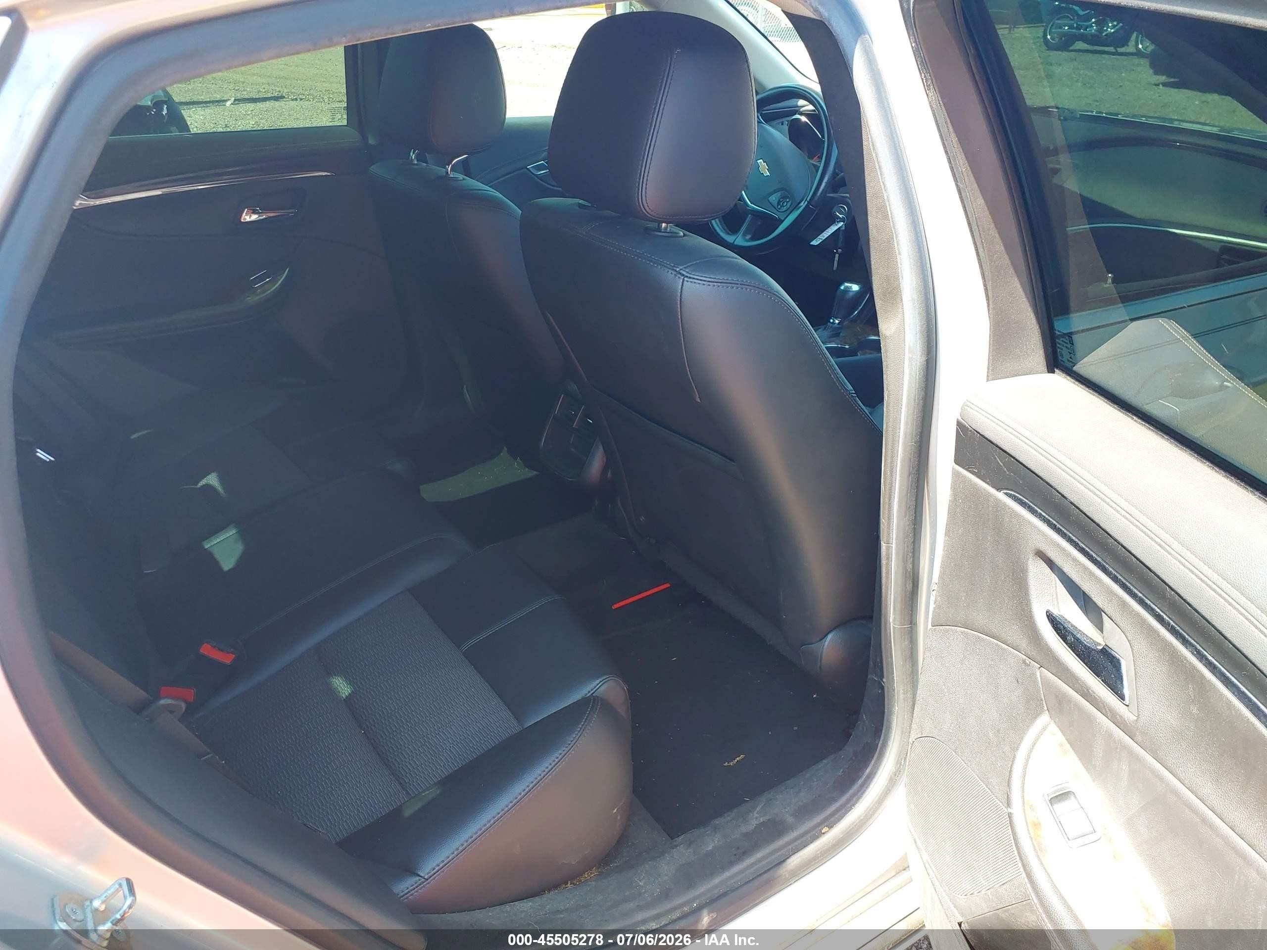 2015 Chevrolet Impala 1lt Silver vin: 2G1115SL2F9225579