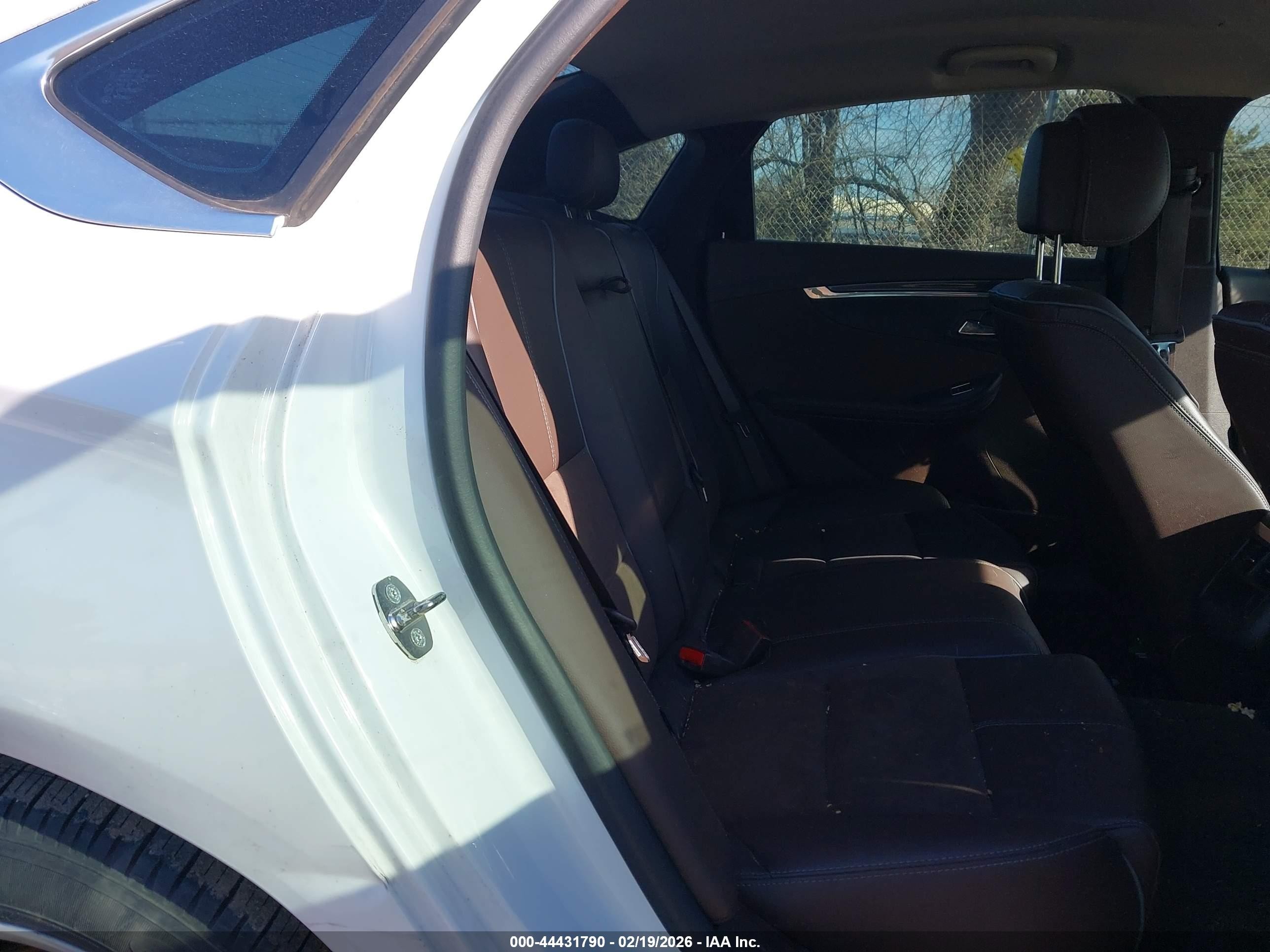 2014 Chevrolet Impala 1lt White vin: 2G1115SL3E9245094