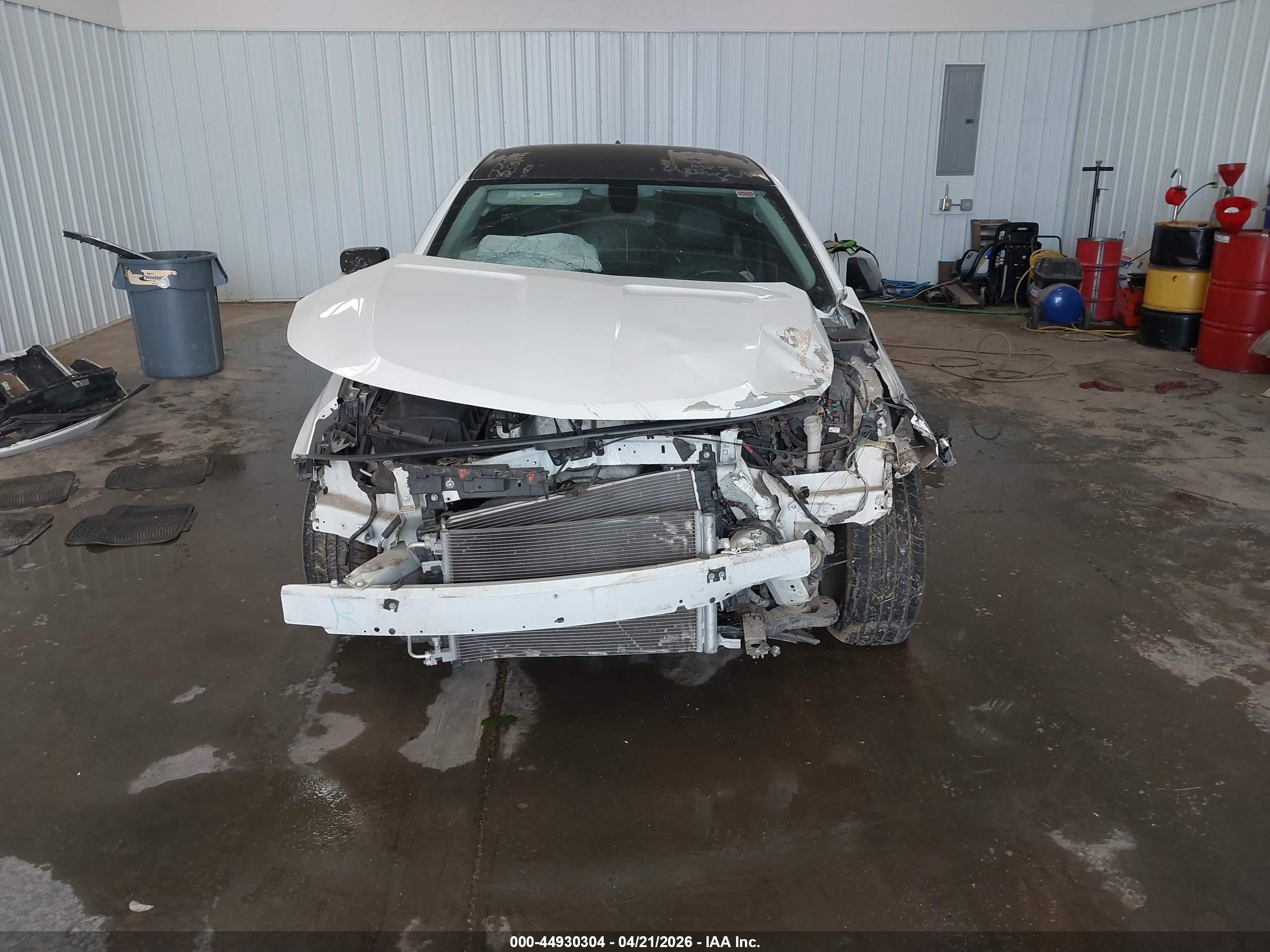 2015 Chevrolet Impala 1lt White vin: 2G1115SL5F9192190