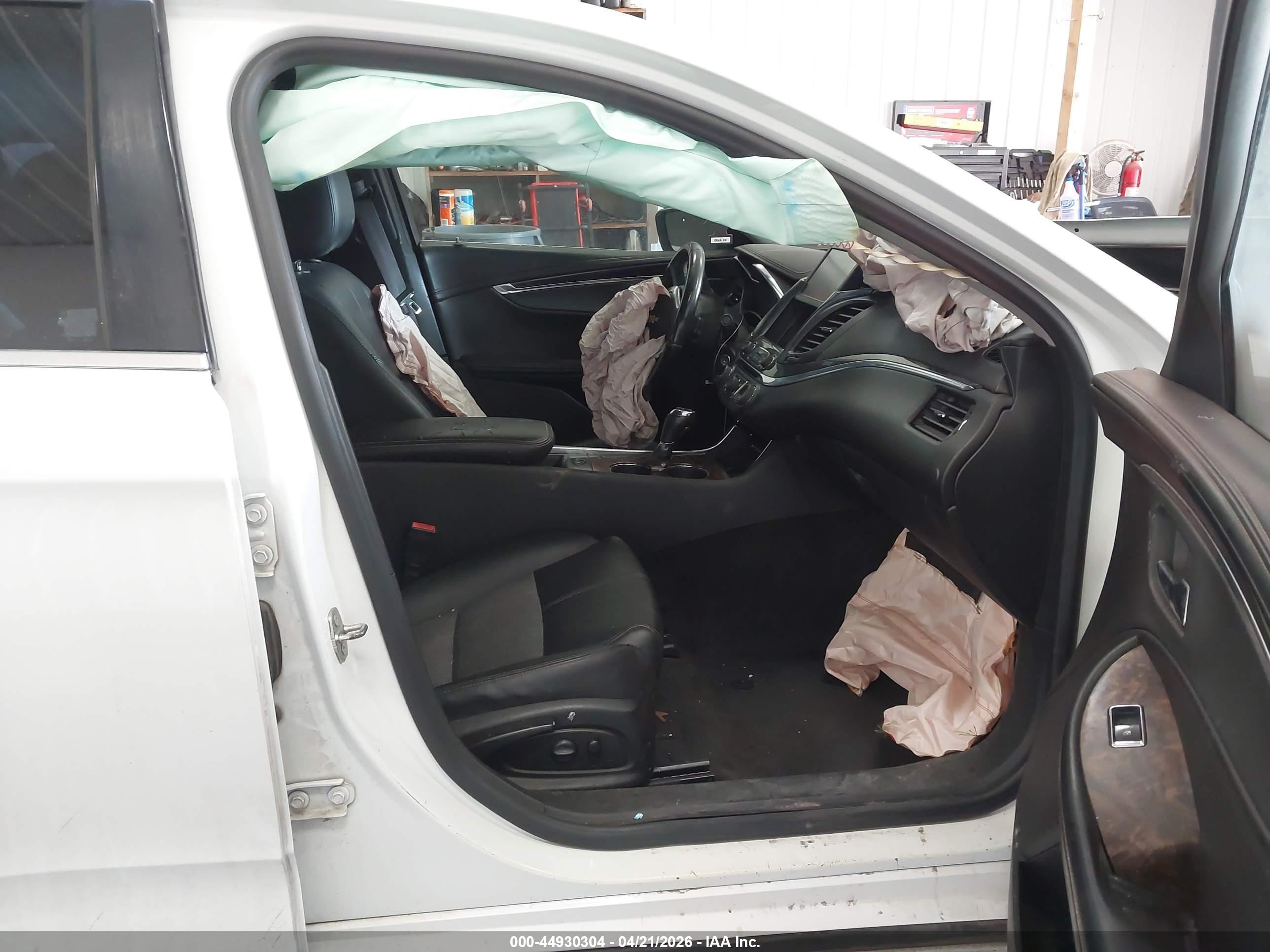 2015 Chevrolet Impala 1lt White vin: 2G1115SL5F9192190