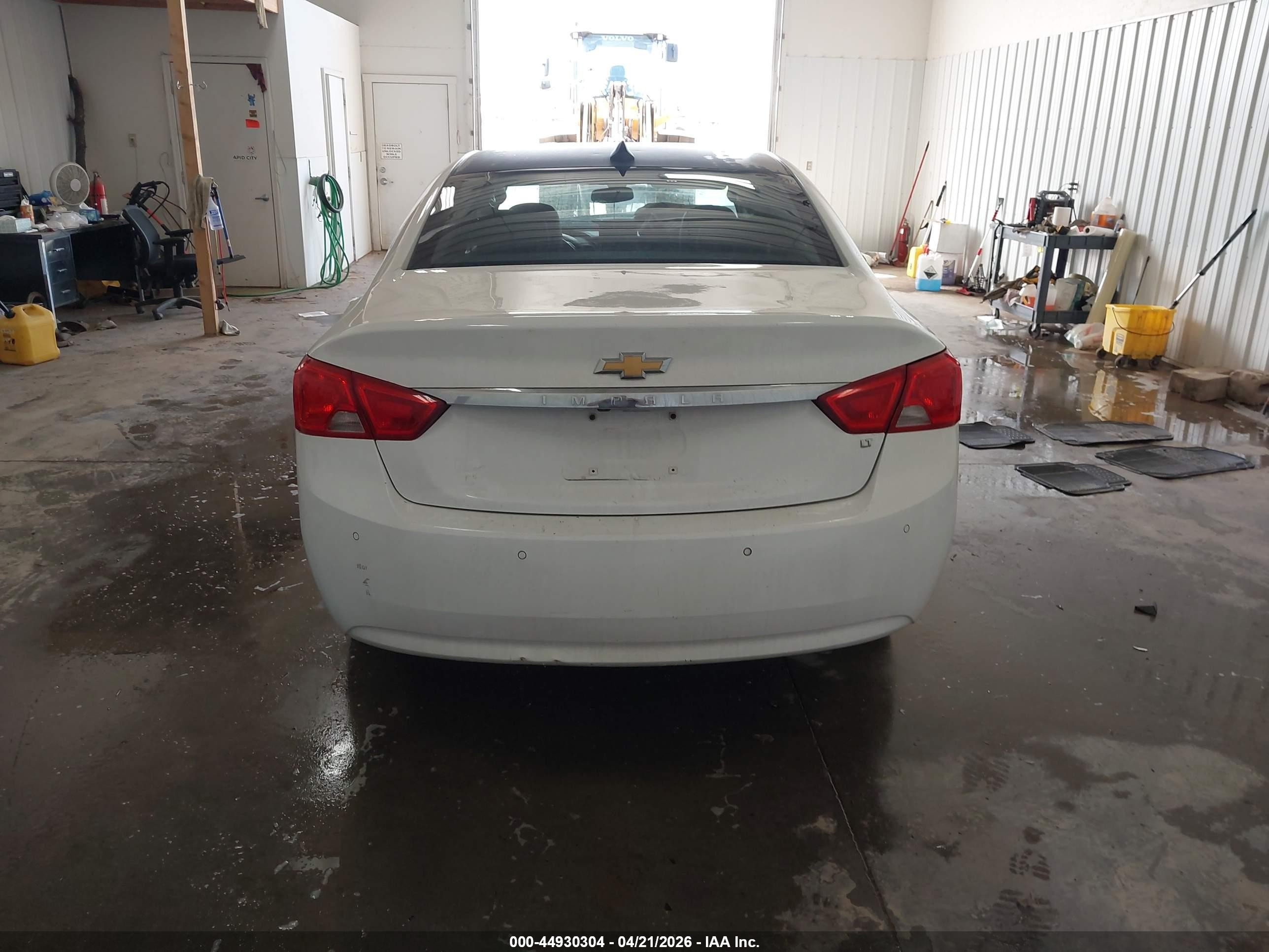 2015 Chevrolet Impala 1lt White vin: 2G1115SL5F9192190