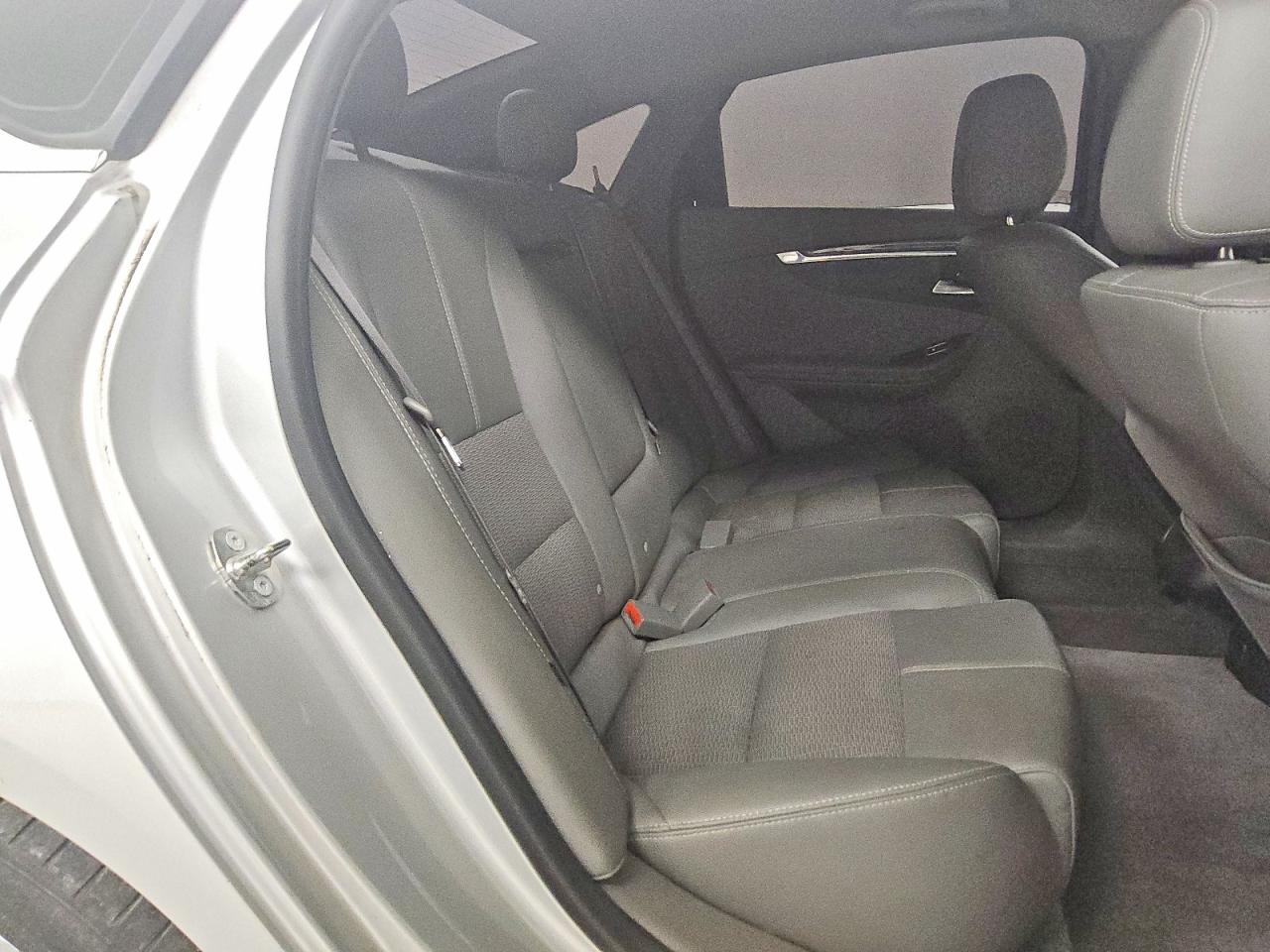 2015 Chevrolet Impala Lt Silver vin: 2G1115SL6F9170926