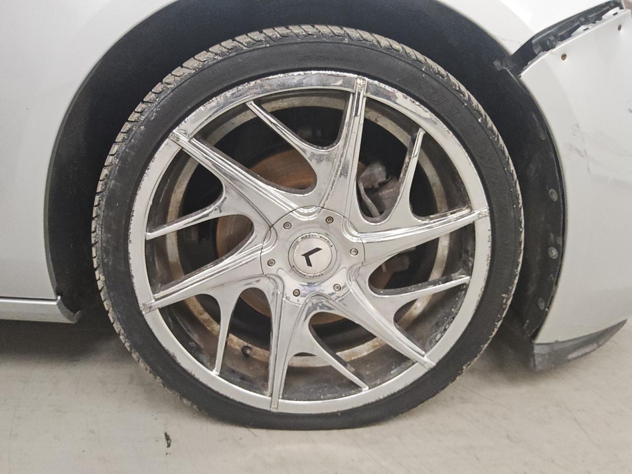 2015 Chevrolet Impala Lt Silver vin: 2G1115SL6F9170926 Damage: Right Front Wheel, Curb Rash, > 12 Inches