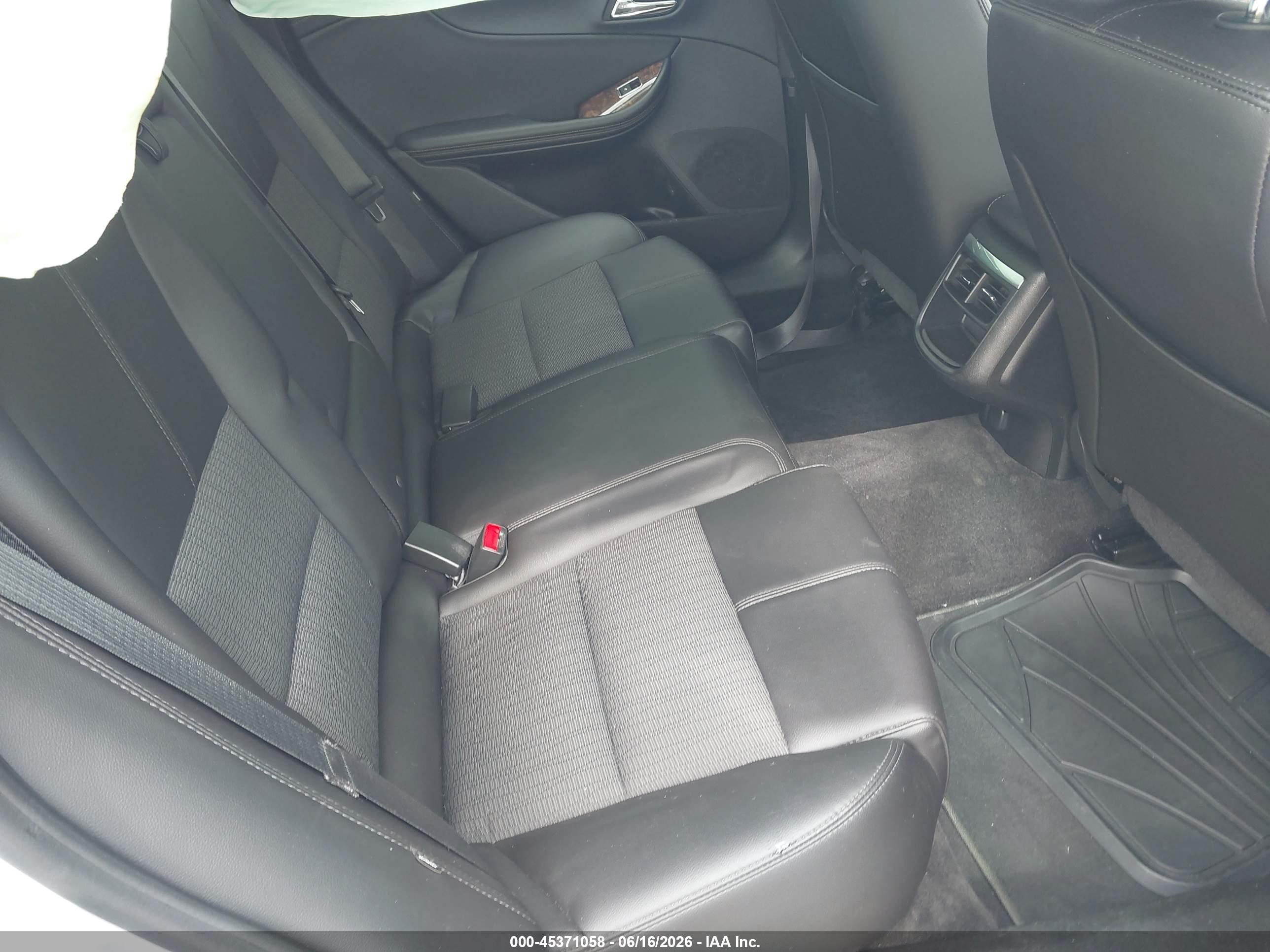 2015 Chevrolet Impala 1lt Silver vin: 2G1115SL8F9175108