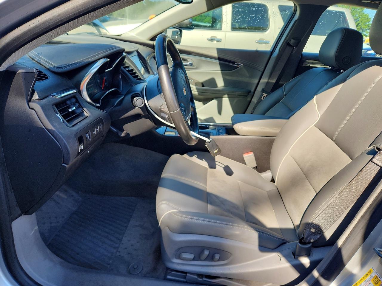 2015 Chevrolet Impala Lt Серебряный vin: 2G1125S35F9288687