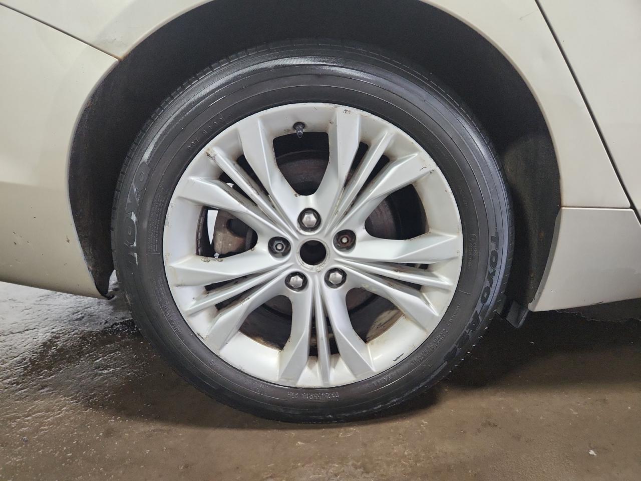 2014 Chevrolet Impala Lt Tan vin: 2G1125S37E9124419 Damage: Right Rear Wheel, Chipped, 3