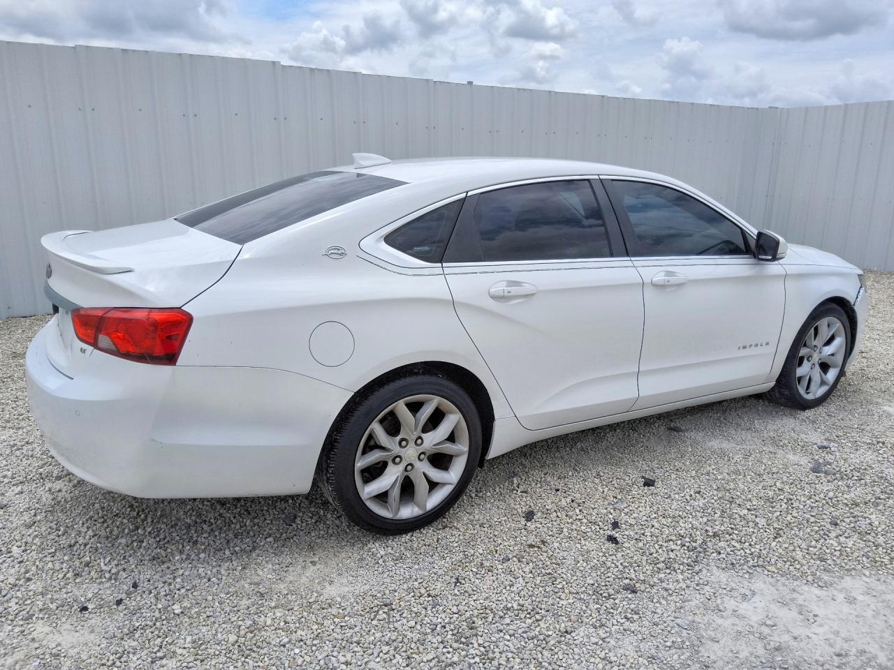 2015 Chevrolet Impala Lt Белый vin: 2G1125S37F9211450