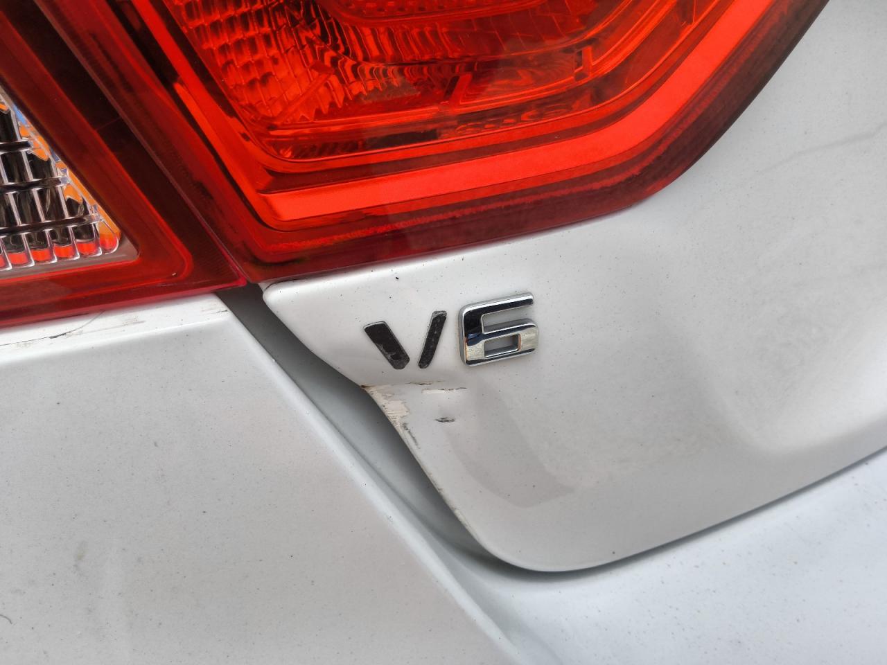 2015 Chevrolet Impala Lt Белый vin: 2G1125S37F9211450 Damage: Deck Lid, Dent(S) W/ Paint Dmg, 2 To 3 Inches