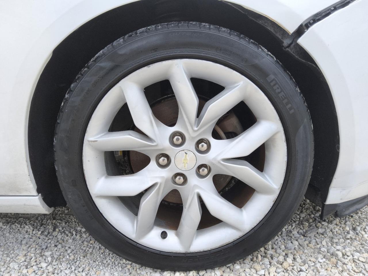 2015 Chevrolet Impala Lt Белый vin: 2G1125S37F9211450 Damage: Right Front Wheel, Curb Rash, > 12 Inches