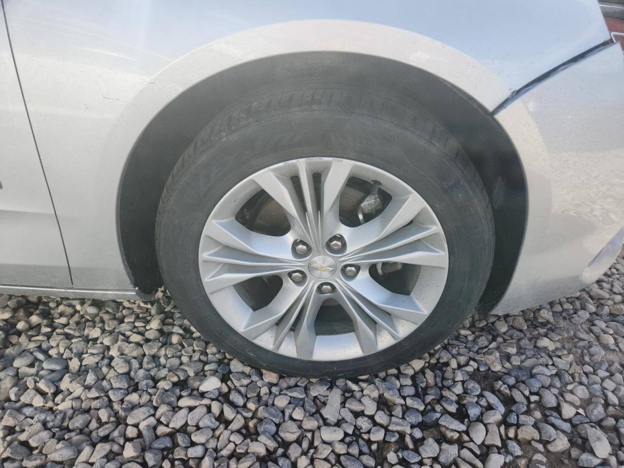 2015 Chevrolet Impala Lt Silver vin: 2G1125S3XF9274851 Damage: Right Front Wheel, Curb Rash, 4 To 5 Inches