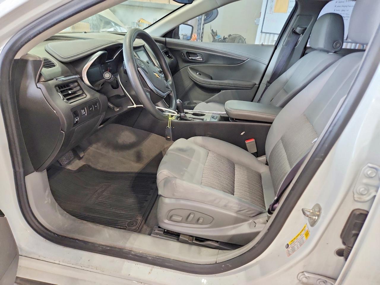 2017 Chevrolet Impala Ls Белый vin: 2G11Z5SA3H9134282