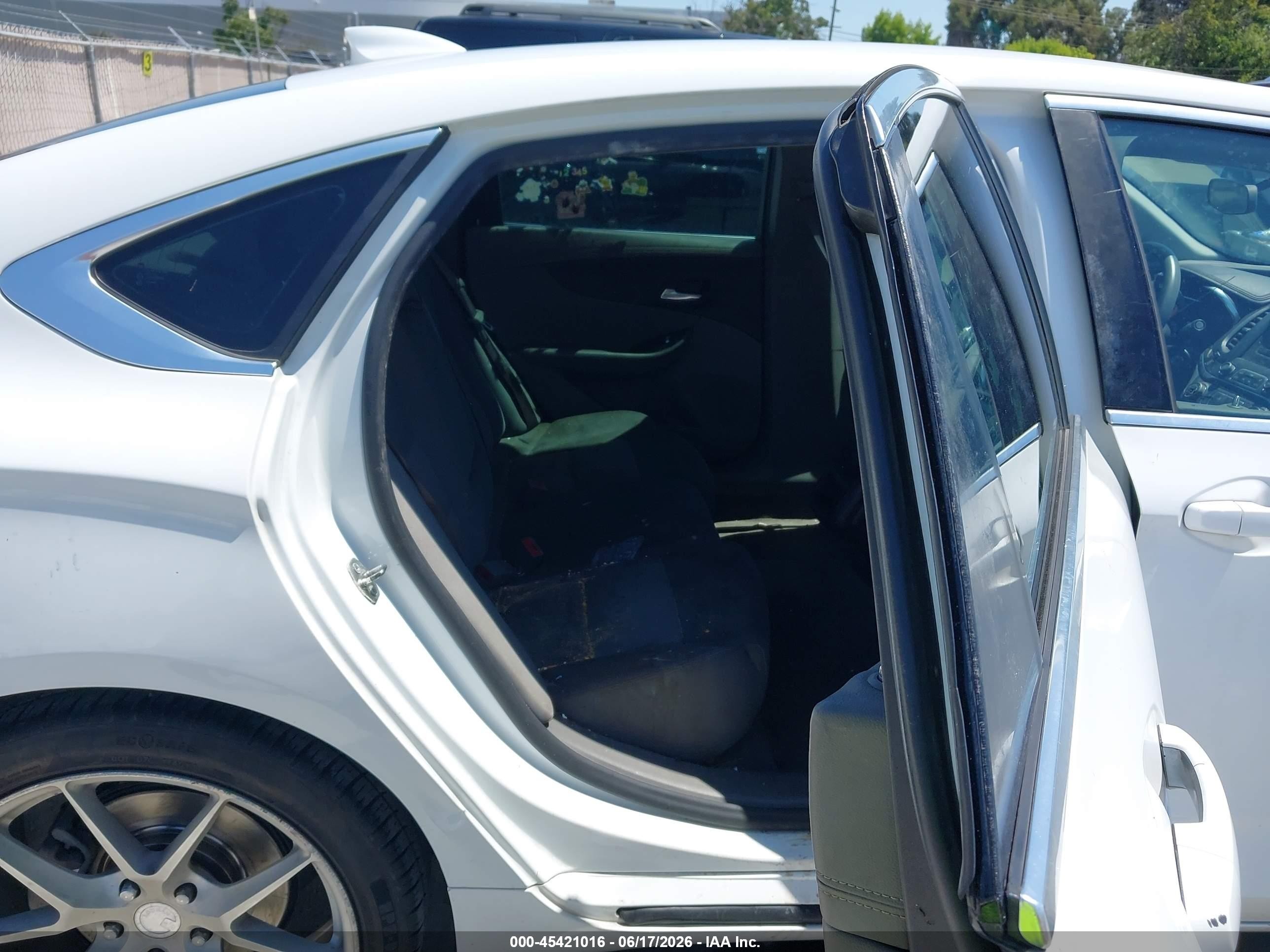 2015 Chevrolet Impala Ls Белый vin: 2G11Z5SL3F9188017