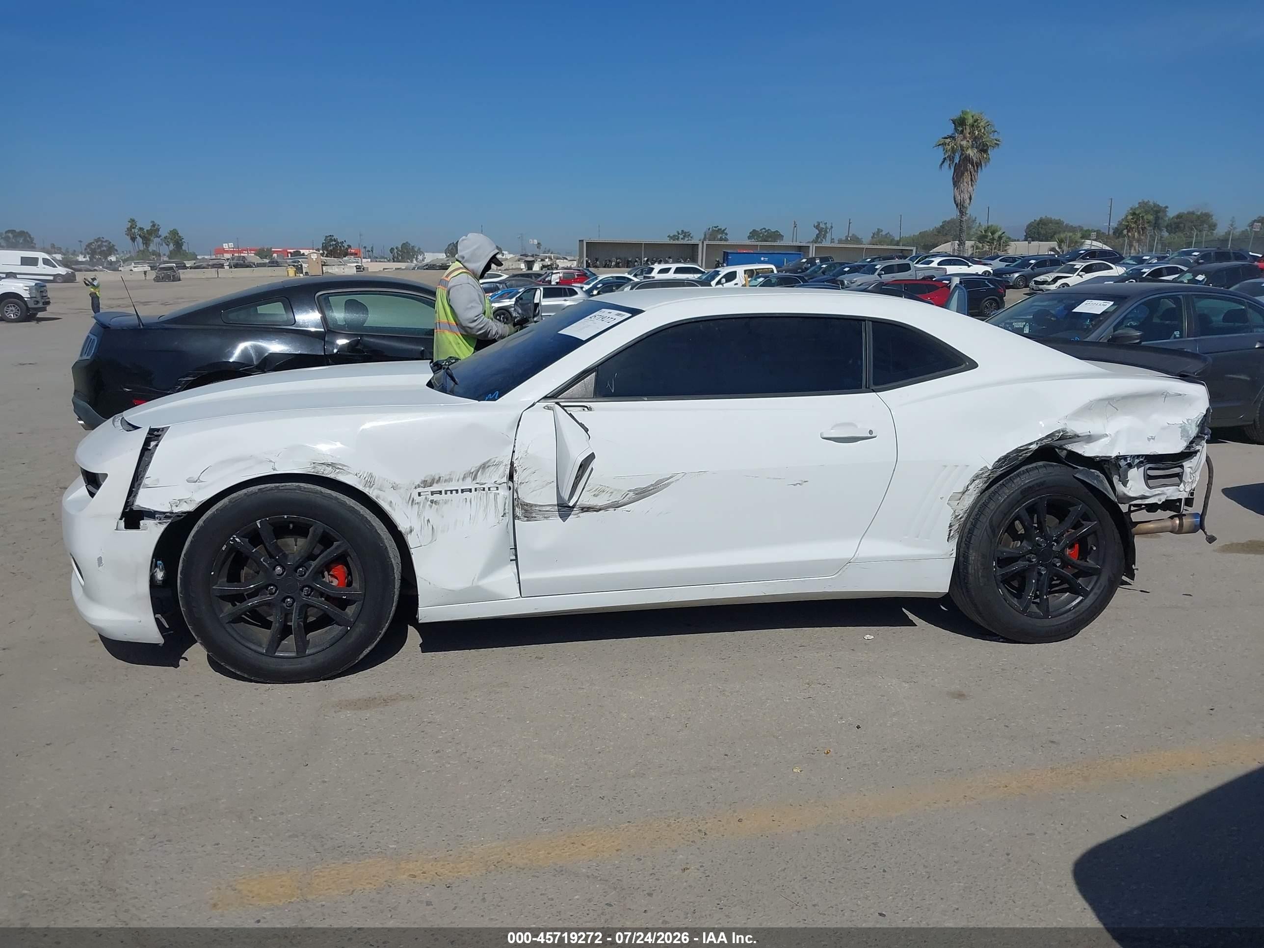 2015 Chevrolet Camaro 1ls Белый vin: 2G1FA1E30F9151105