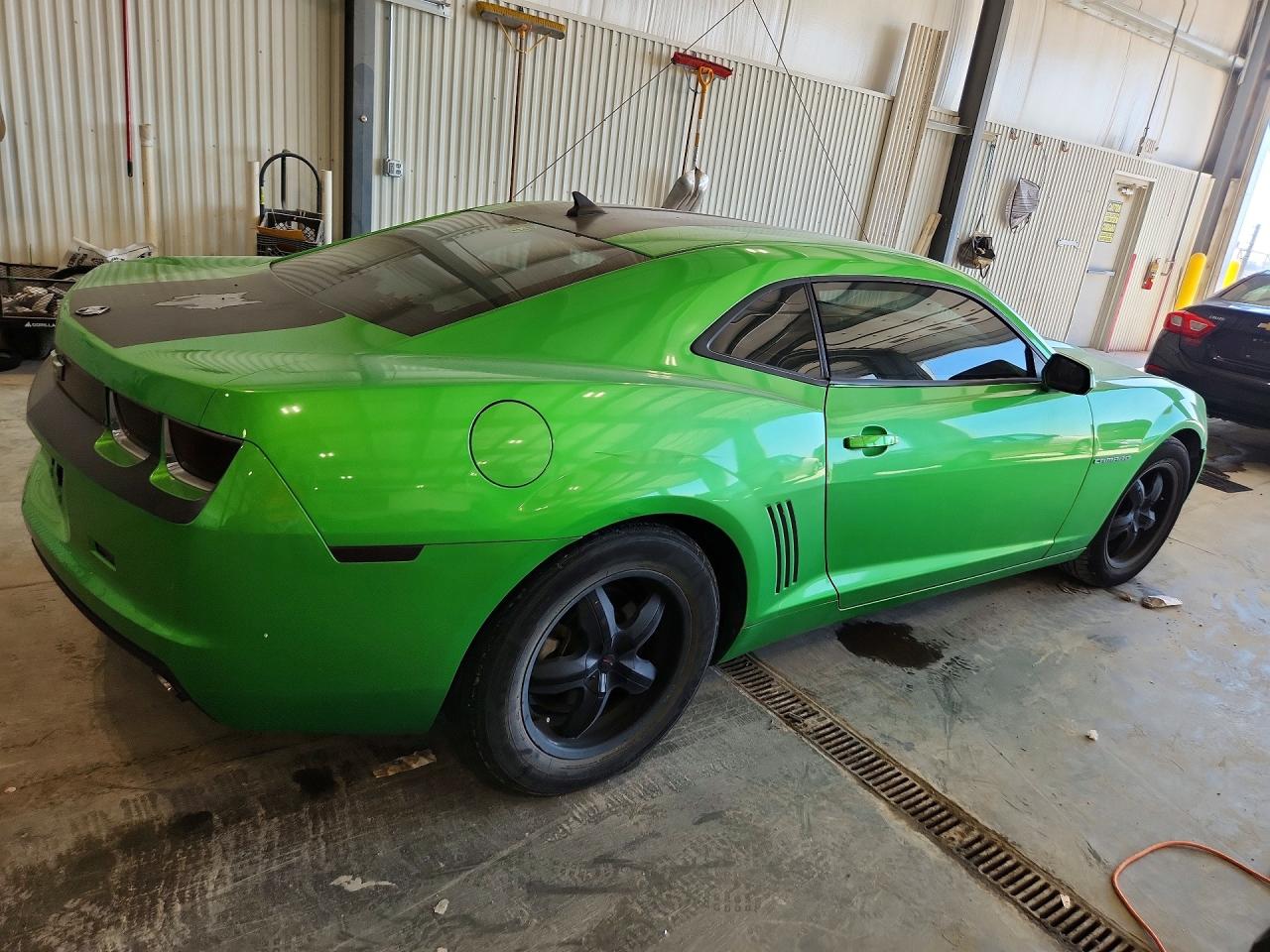 2011 Chevrolet Camaro Ls Зеленый vin: 2G1FA1ED7B9152917
