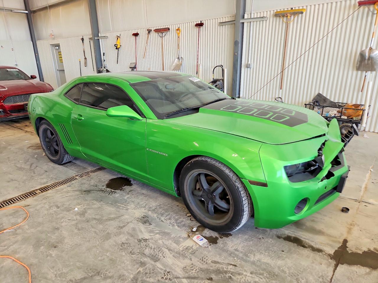 2011 Chevrolet Camaro Ls Зеленый vin: 2G1FA1ED7B9152917