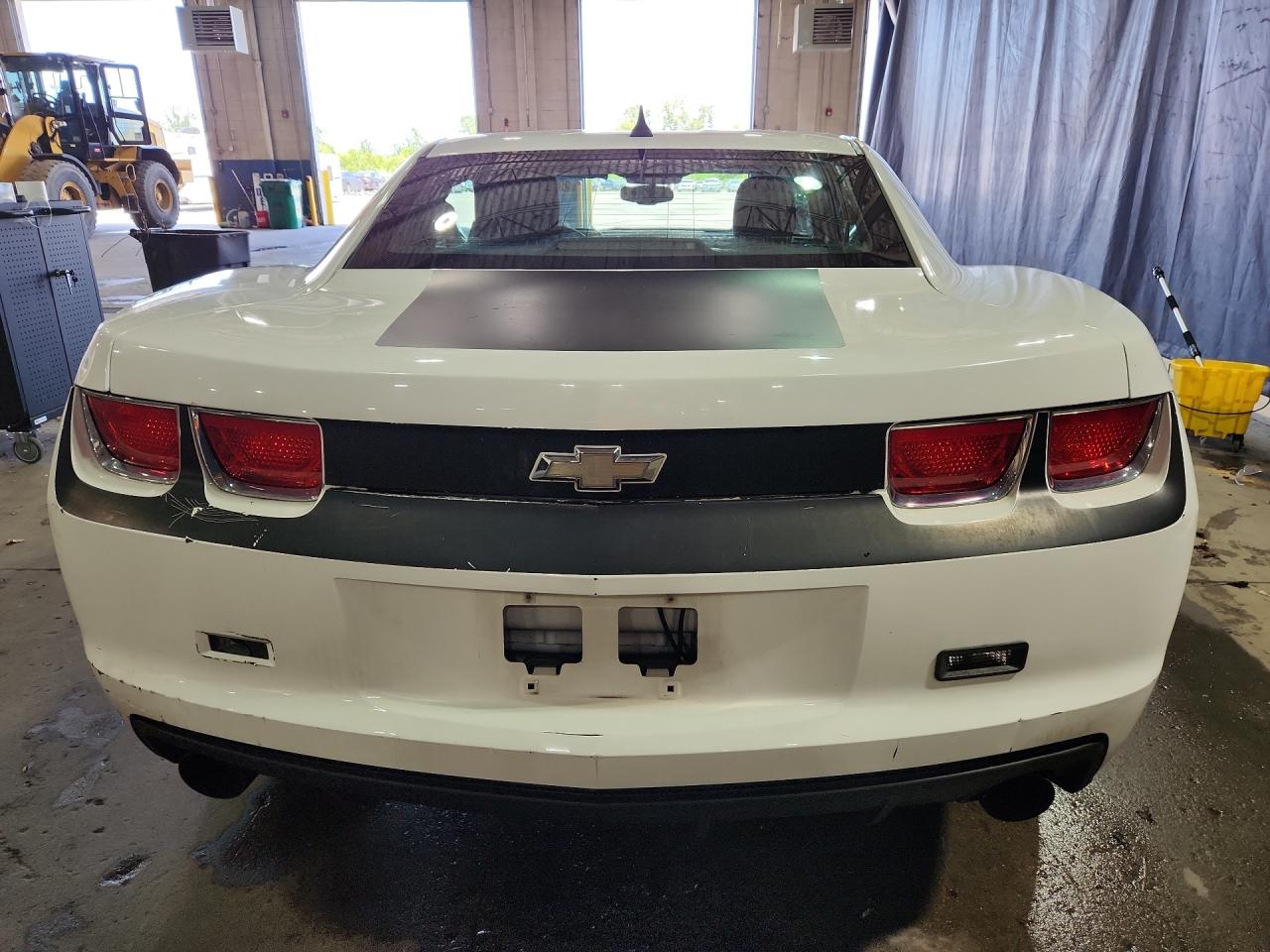 2010 Chevrolet Camaro Ls White vin: 2G1FA1EV7A9154142 Damage: Rear Bumper/Cover, Scraped, 7 To 8 Inches