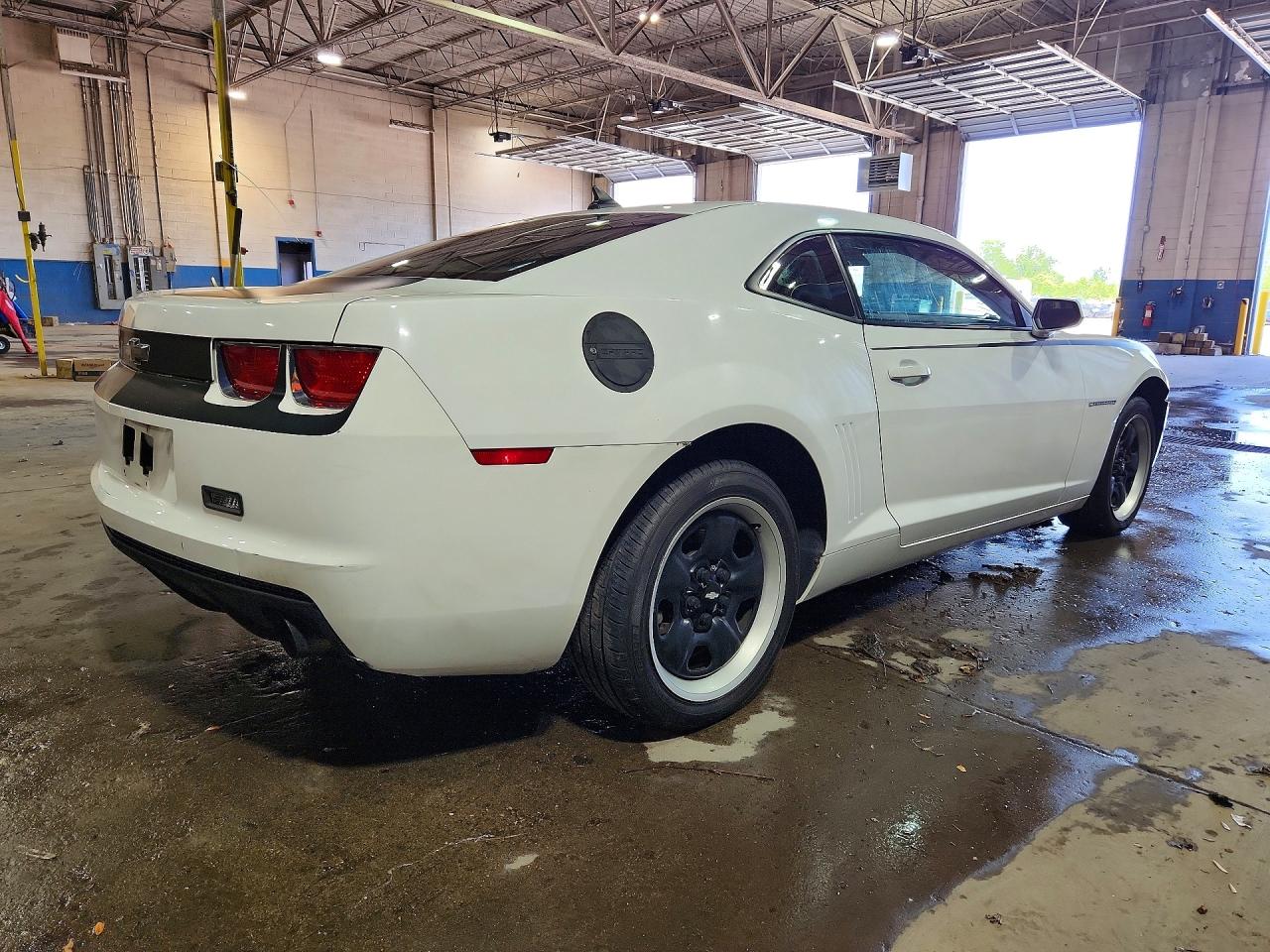 2010 Chevrolet Camaro Ls White vin: 2G1FA1EV7A9154142