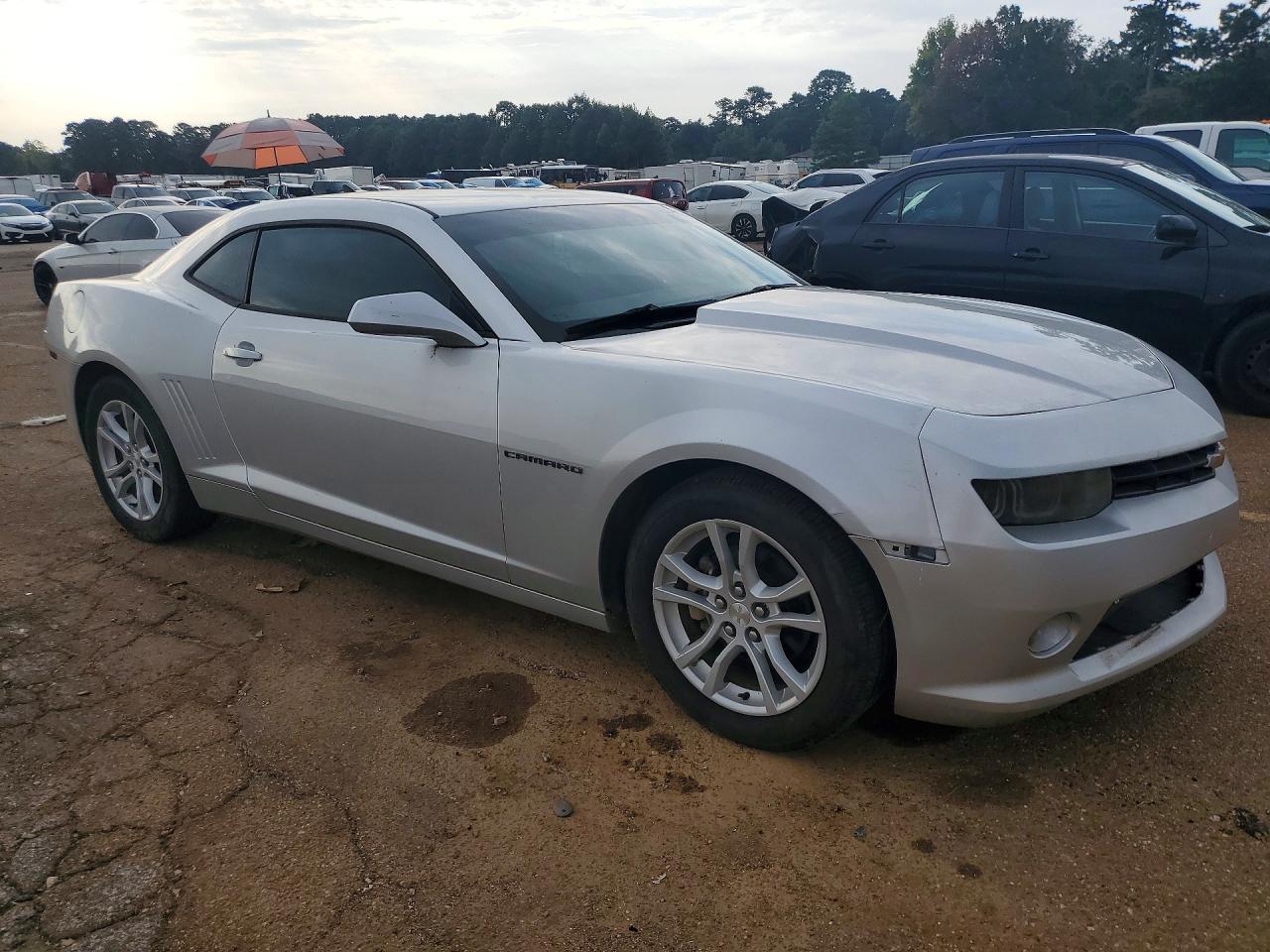 2015 Chevrolet Camaro Серебряный vin: 2G1FB1E31F9273159