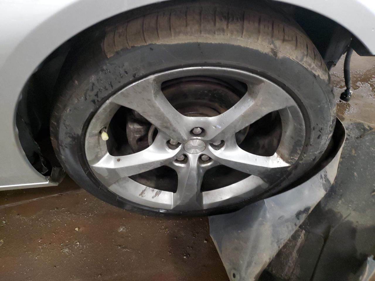 2013 Chevrolet Camaro Lt Серебряный vin: 2G1FC3D31D9247068 Damage: Right Front Wheel, Curb Rash, < 1/8 Inch