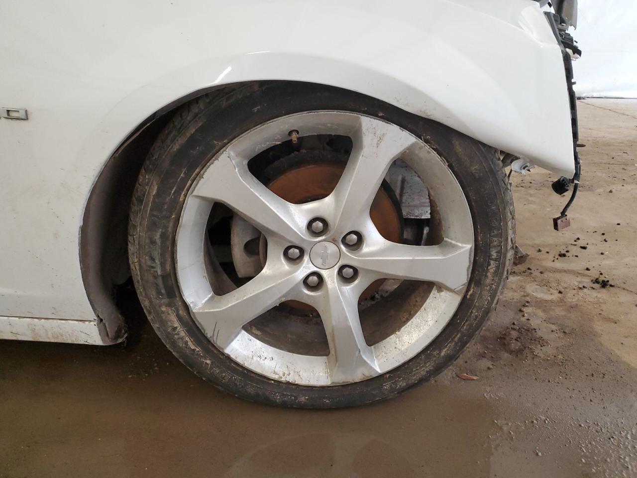 2015 Chevrolet Camaro Lt White vin: 2G1FD1E36F9145459 Damage: Right Front Wheel, Curb Rash, > 12 inches