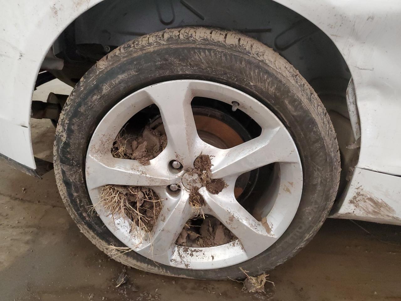 2015 Chevrolet Camaro Lt White vin: 2G1FD1E36F9145459 Damage: Right Rear Tire, Flat, Repair Required