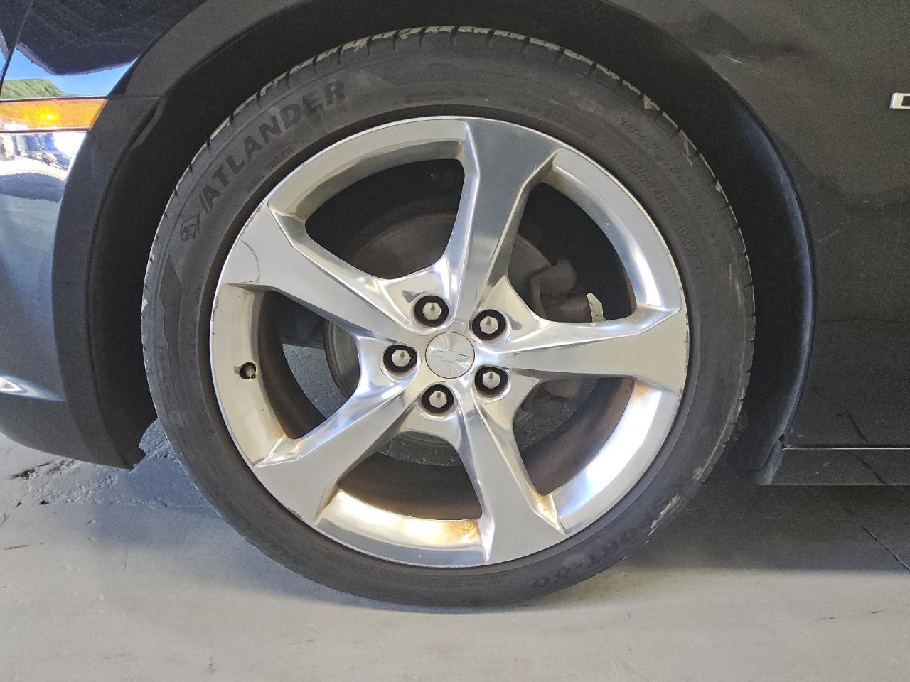 2015 Chevrolet Camaro Lt Черный vin: 2G1FF1E3XF9143255 Damage: Left Front Wheel, Curb Rash, 5 To 6 Inches