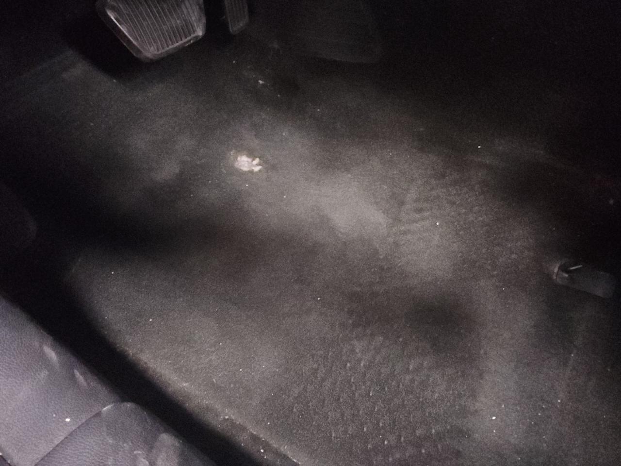 2015 Chevrolet Camaro Lt Черный vin: 2G1FF1E3XF9143255 Damage: Left Front Carpet, Torn, 1/2 To 1 Inch