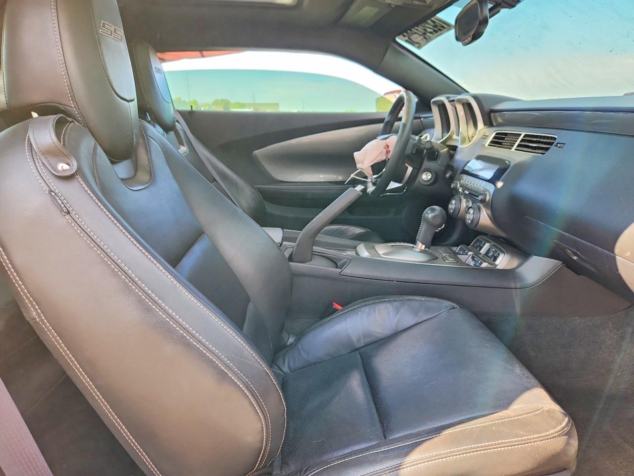 2011 Chevrolet Camaro 2ss Red vin: 2G1FK1EJ1B9139924
