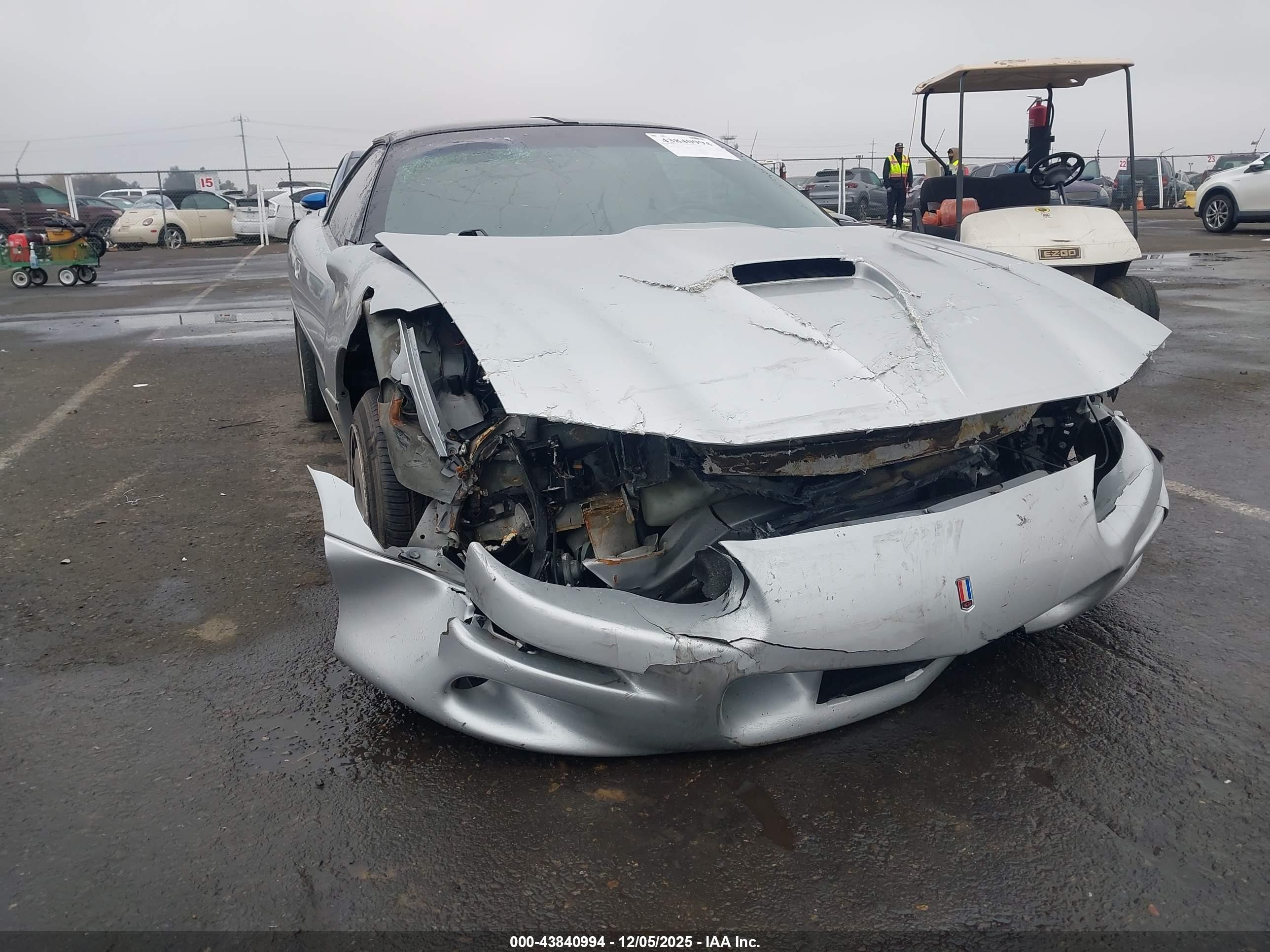 1998 Chevrolet Camaro Z28 Серебряный vin: 2G1FP22G0W2123728