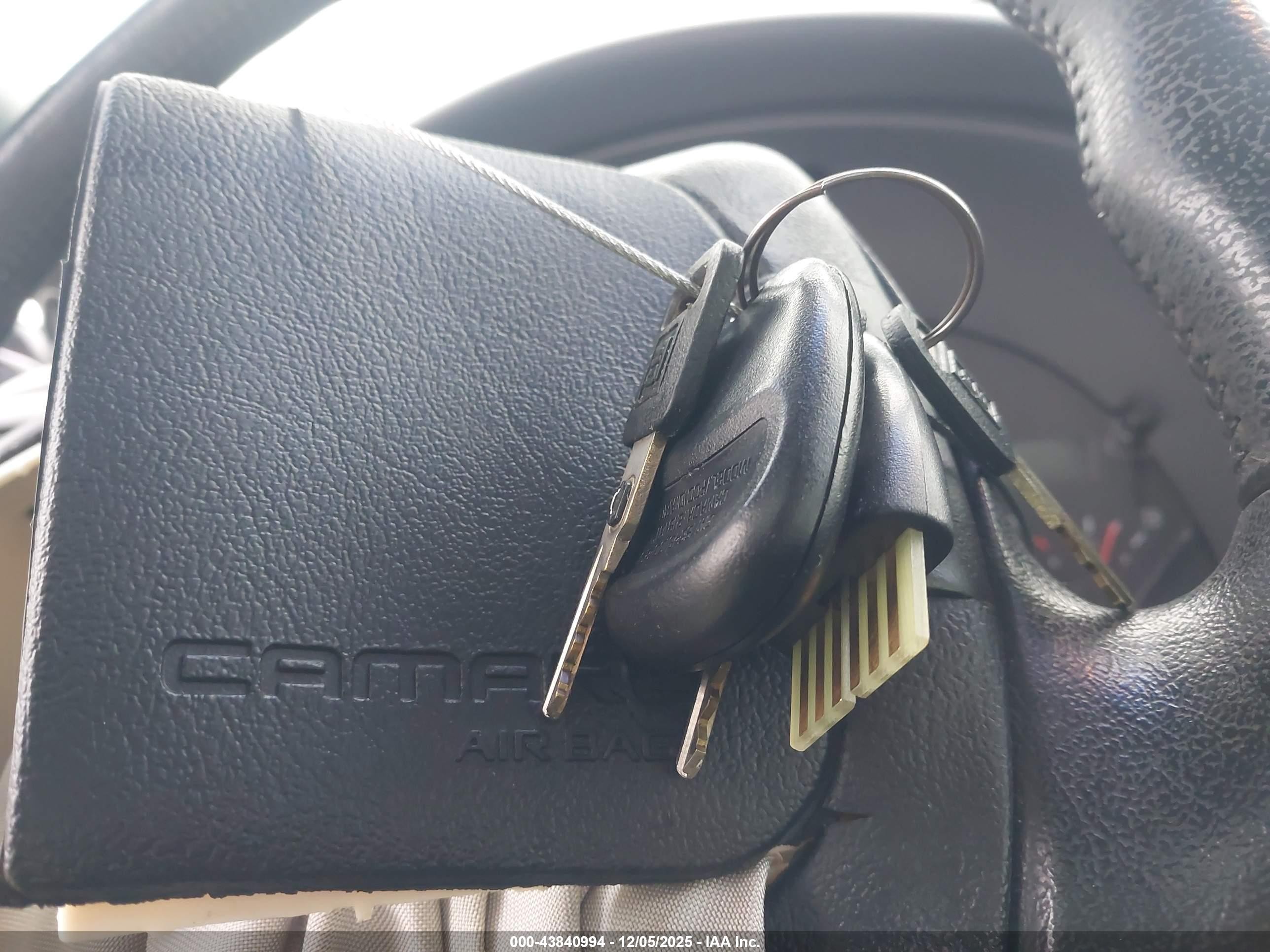 1998 Chevrolet Camaro Z28 Серебряный vin: 2G1FP22G0W2123728