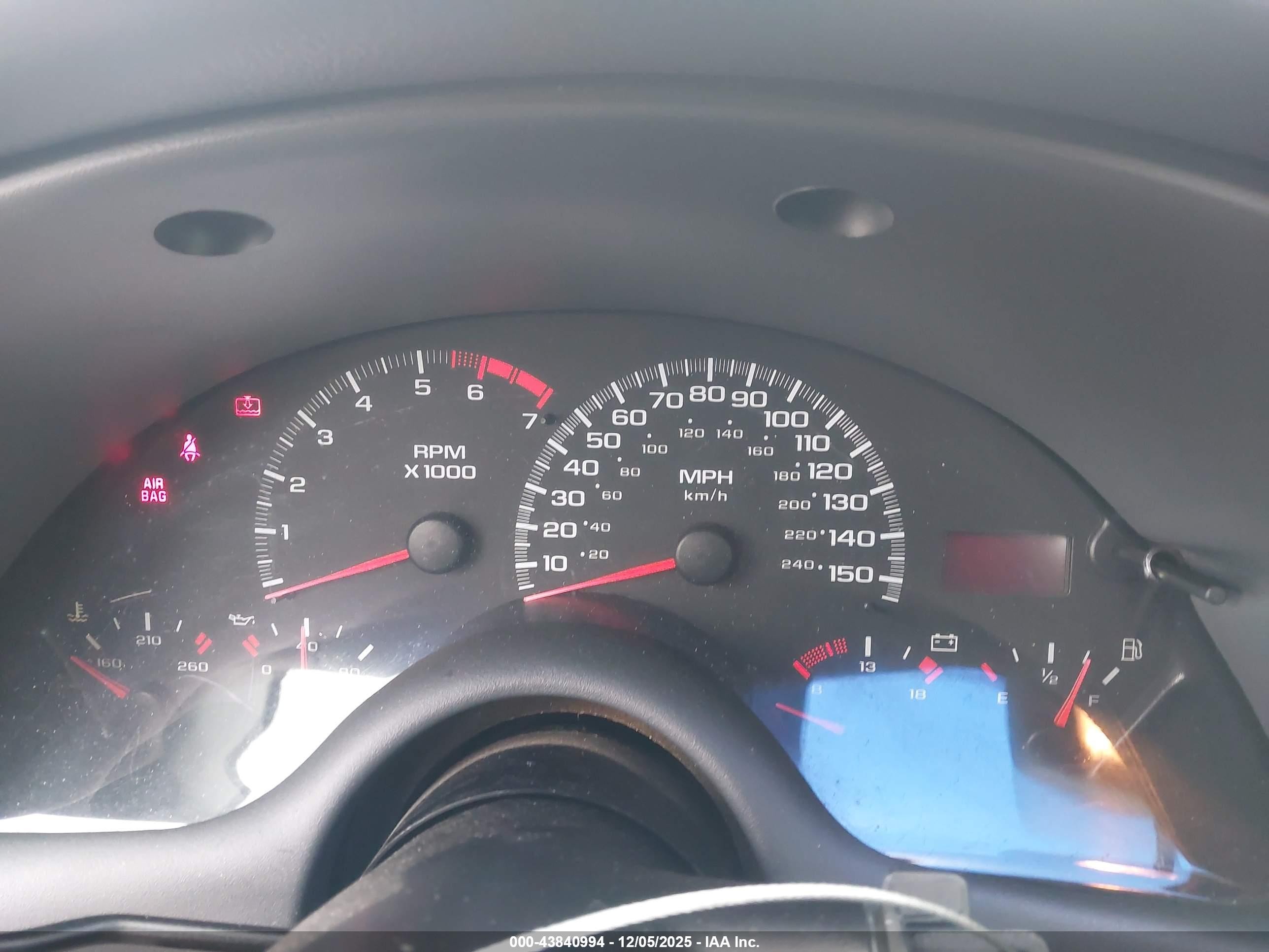 1998 Chevrolet Camaro Z28 Серебряный vin: 2G1FP22G0W2123728