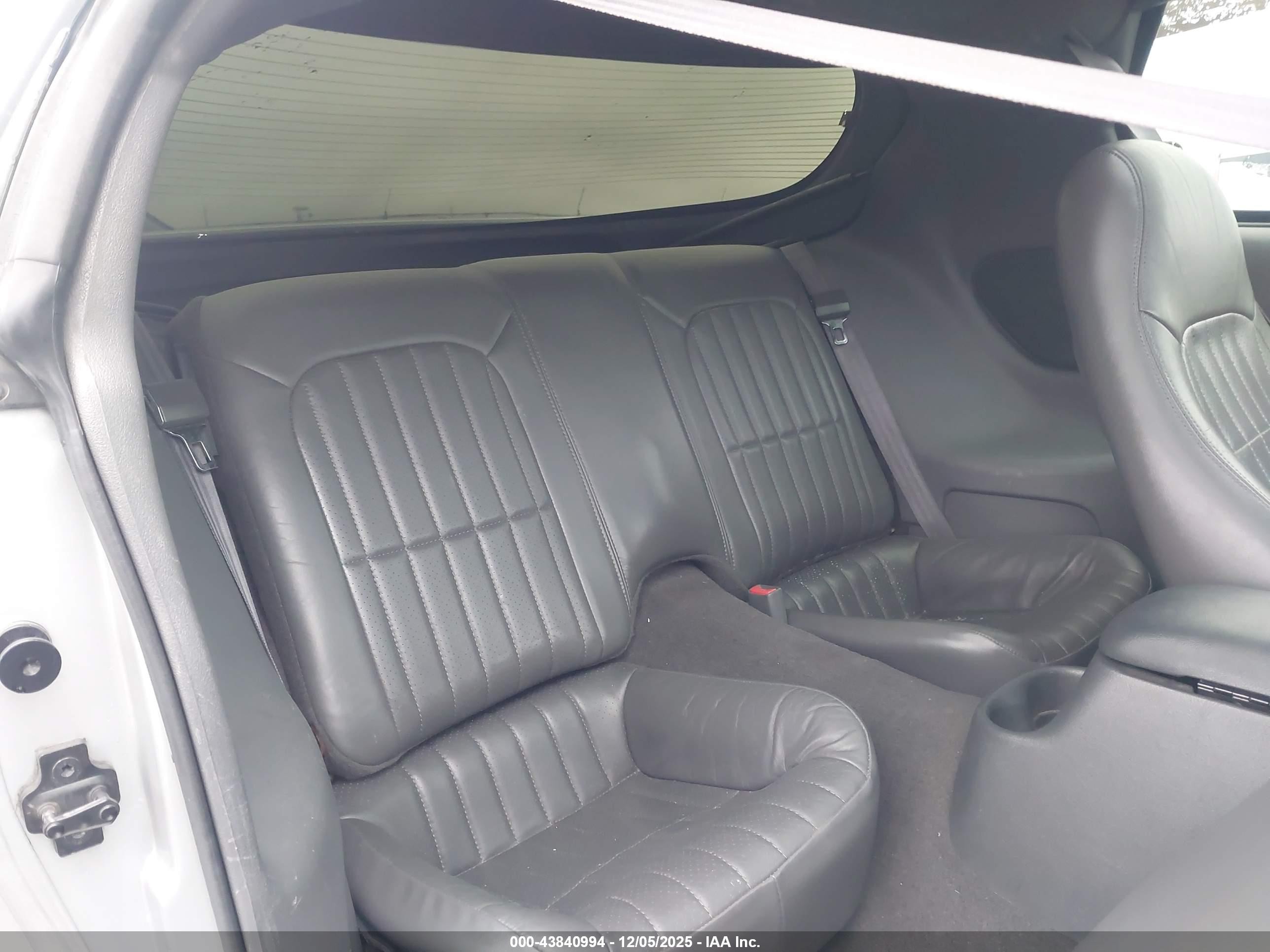 1998 Chevrolet Camaro Z28 Серебряный vin: 2G1FP22G0W2123728