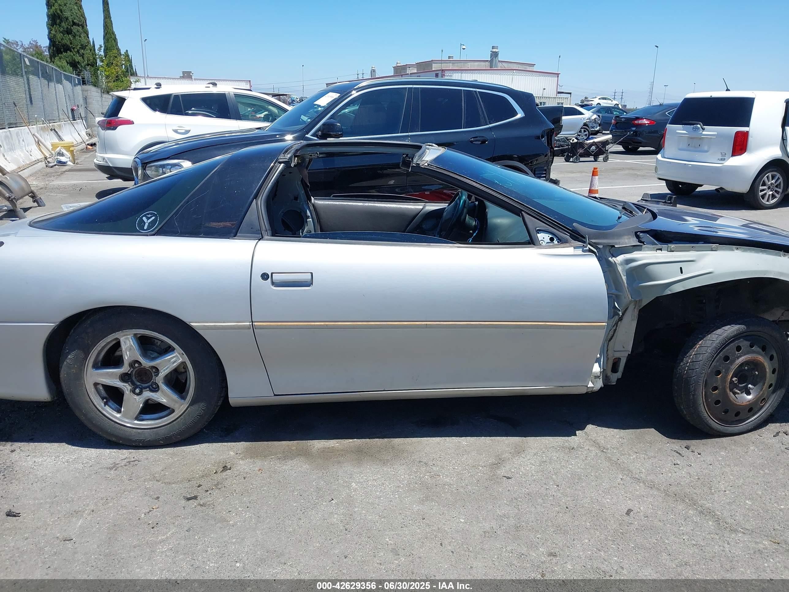 1998 Chevrolet Camaro Z28 Blue vin: 2G1FP22G0W2125995