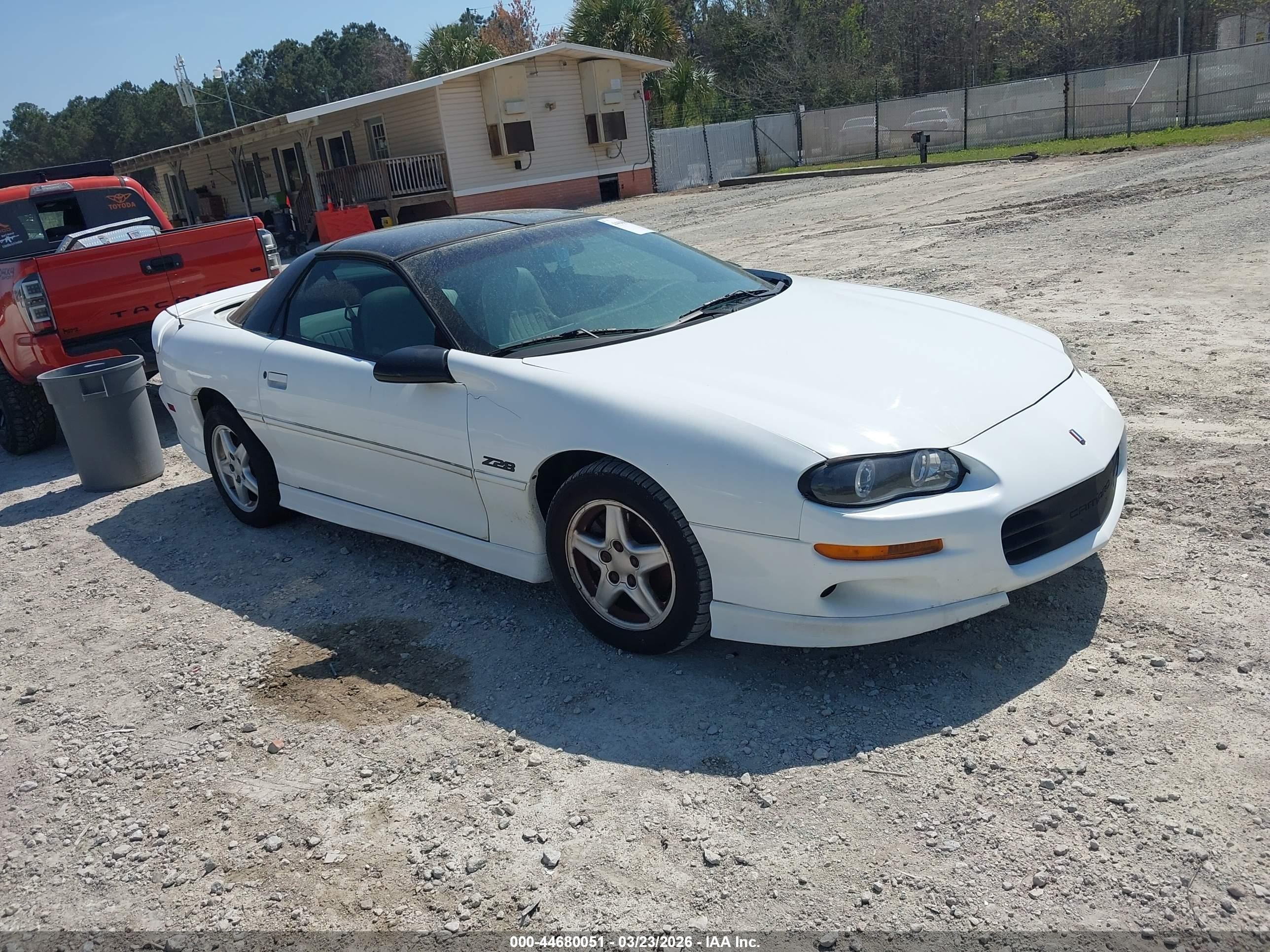 1999 Chevrolet Camaro Z28 White vin: 2G1FP22G2X2107399