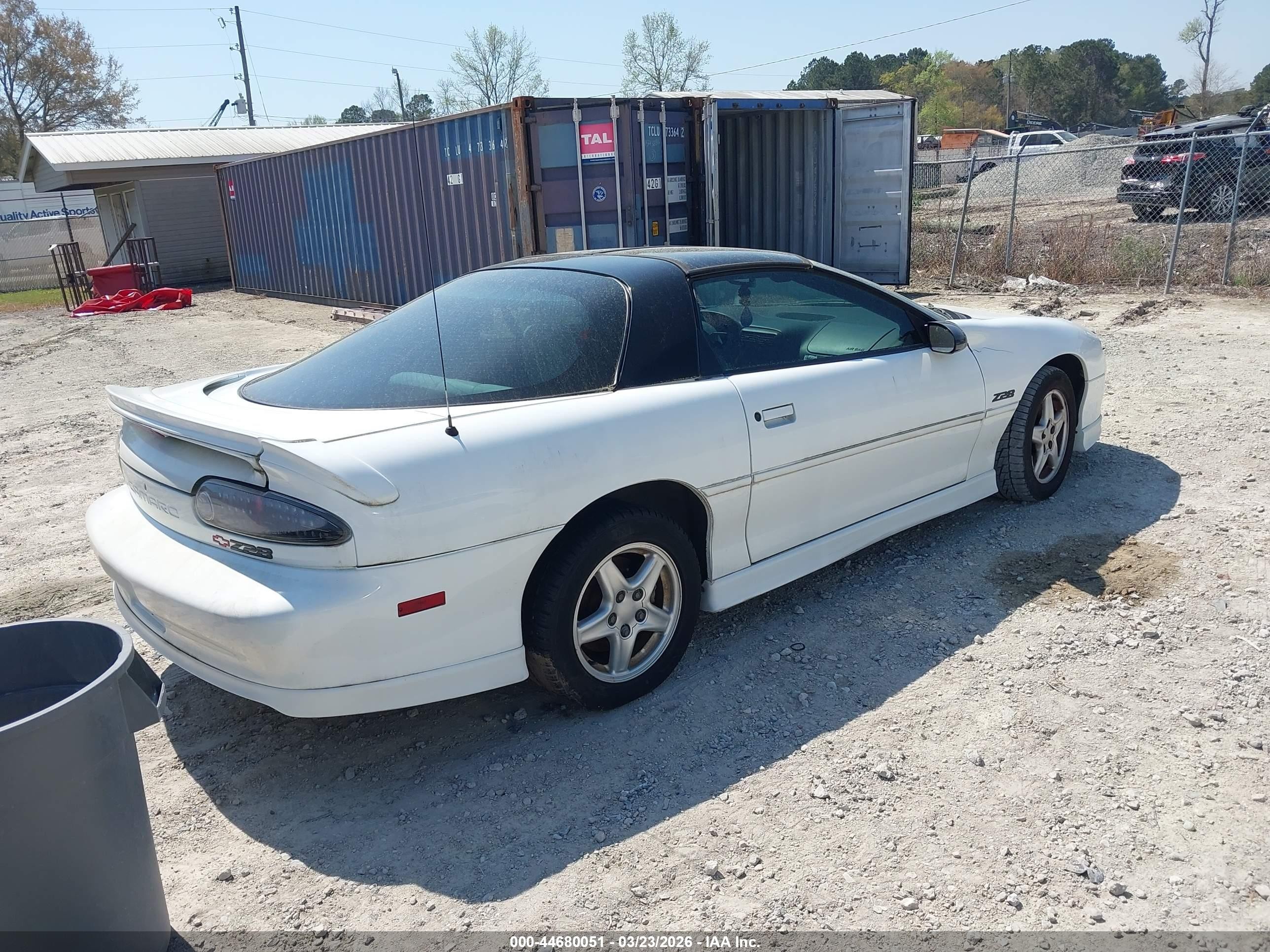 1999 Chevrolet Camaro Z28 White vin: 2G1FP22G2X2107399