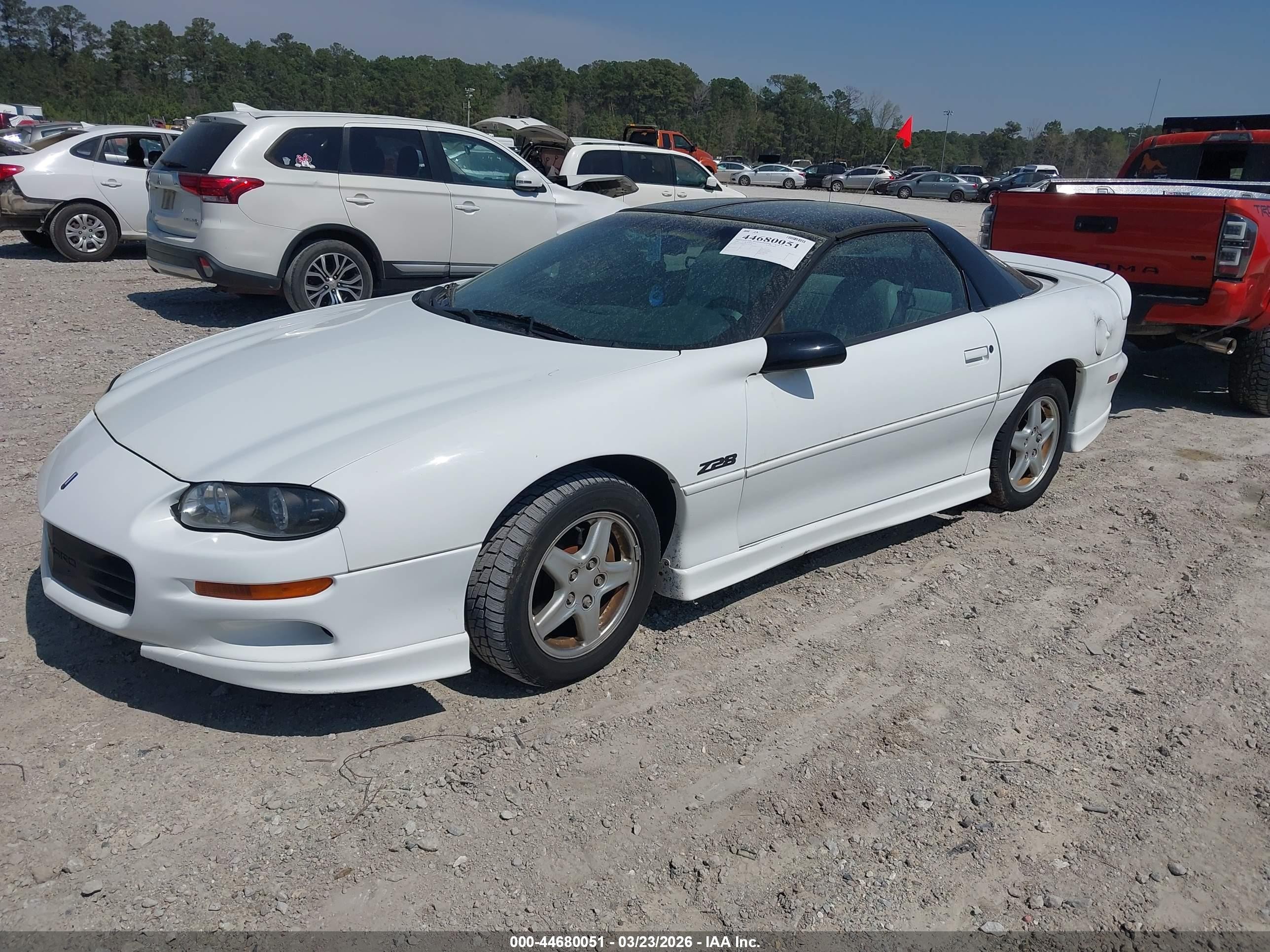 1999 Chevrolet Camaro Z28 White vin: 2G1FP22G2X2107399
