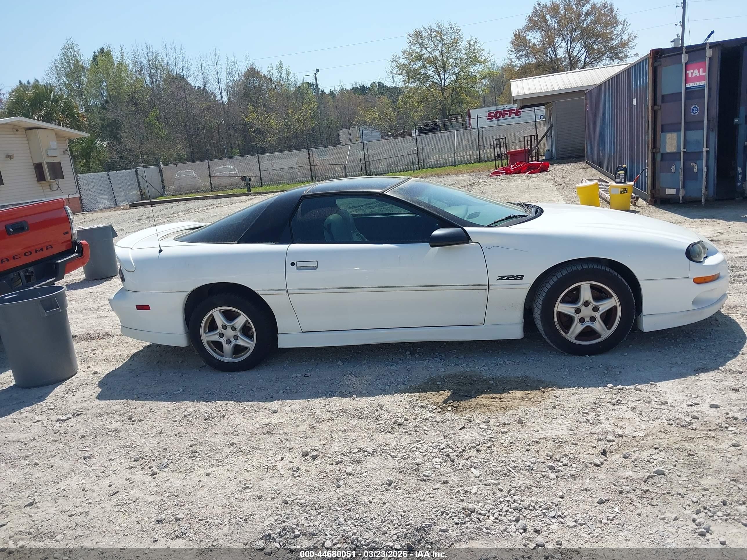 1999 Chevrolet Camaro Z28 White vin: 2G1FP22G2X2107399