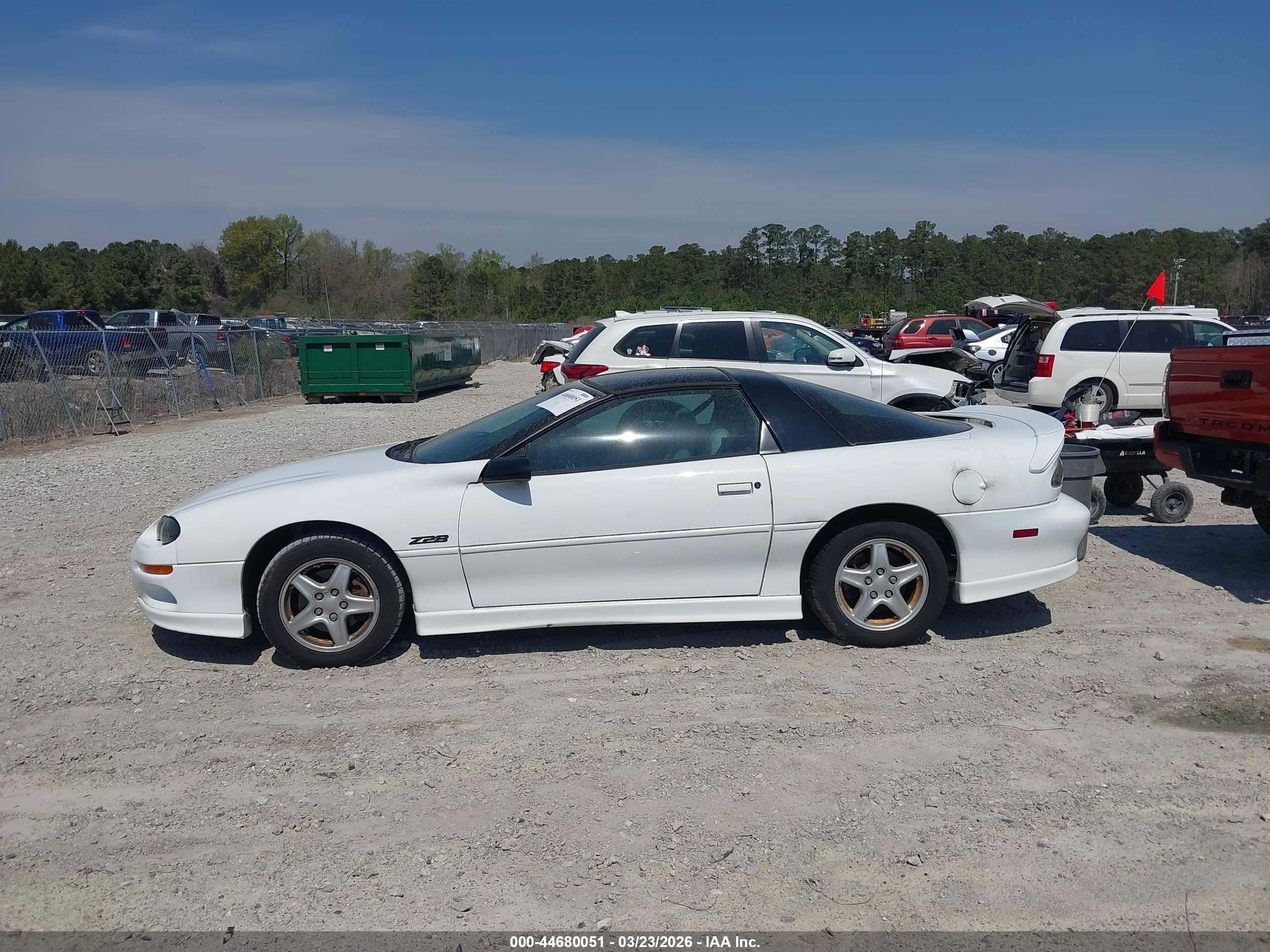 1999 Chevrolet Camaro Z28 White vin: 2G1FP22G2X2107399