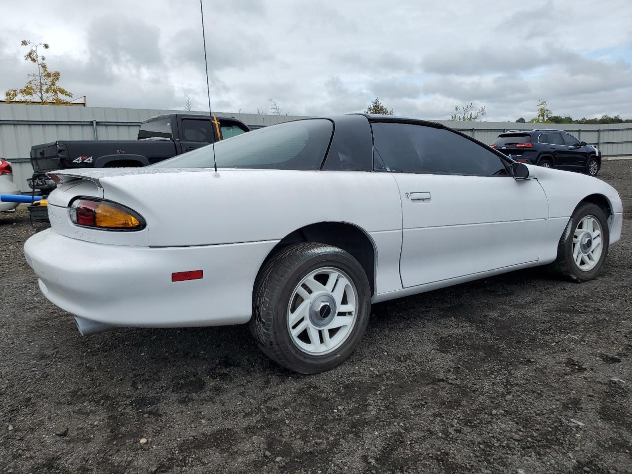 1998 Chevrolet Camaro Белый vin: 2G1FP22G6W2108778