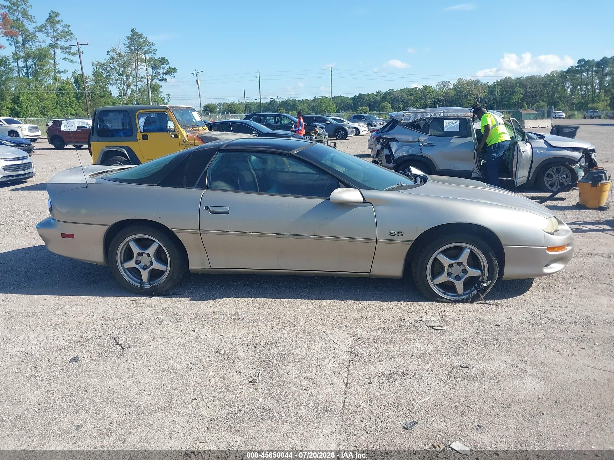 2000 Chevrolet Camaro Z28 Silver vin: 2G1FP22G6Y2128421