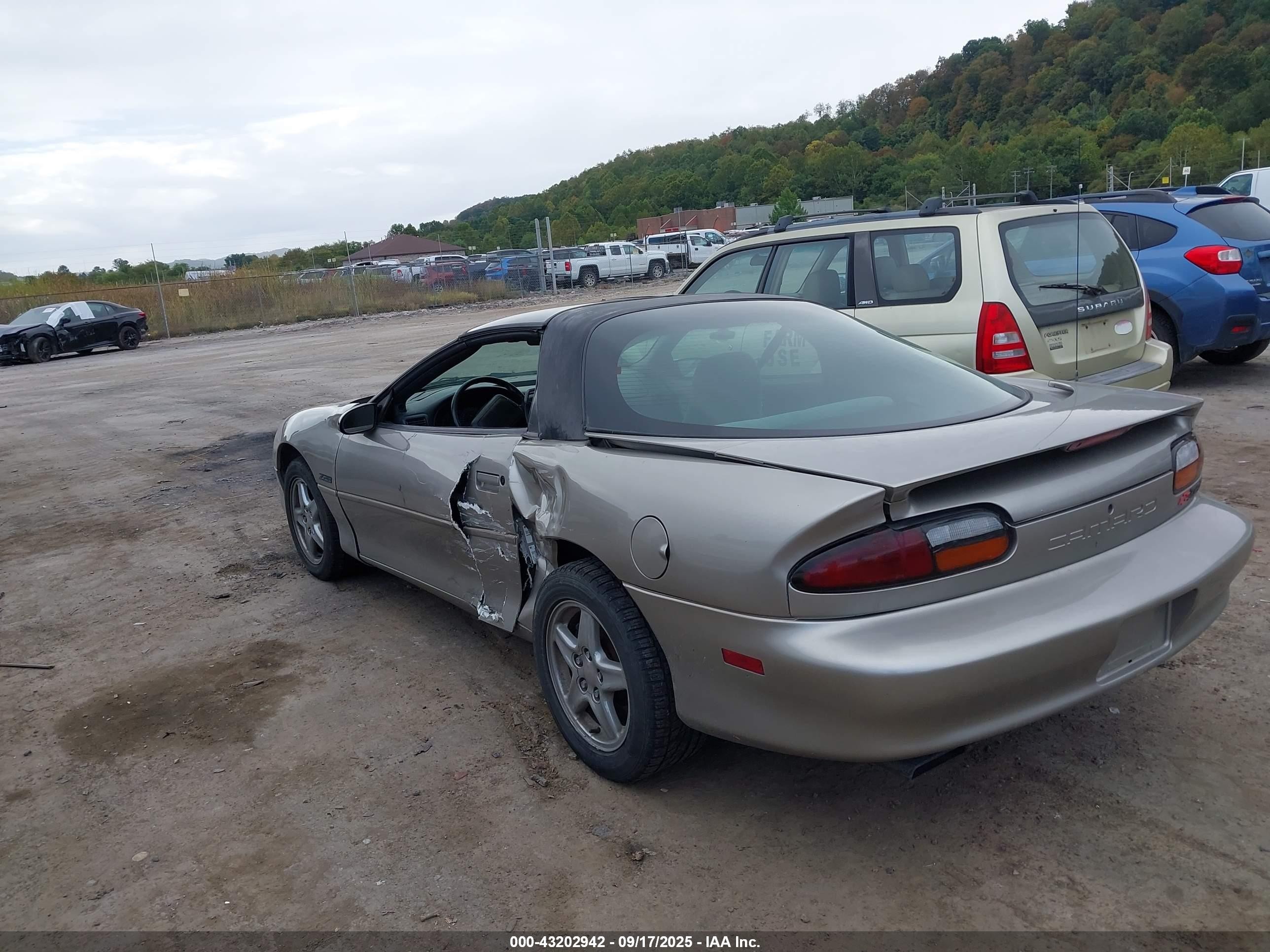 1998 Chevrolet Camaro Z28 Желто-коричневый vin: 2G1FP22G7W2149596
