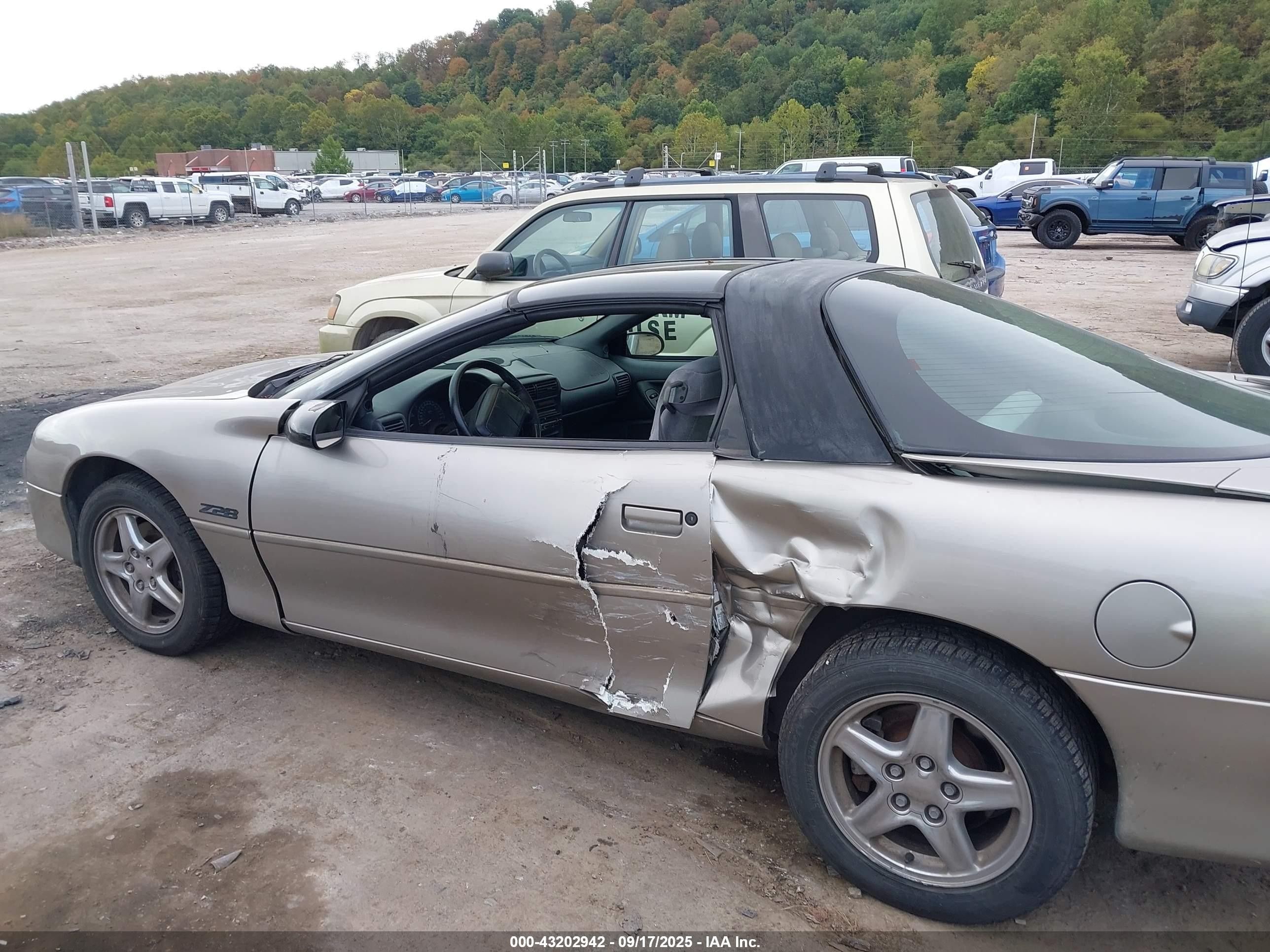 1998 Chevrolet Camaro Z28 Желто-коричневый vin: 2G1FP22G7W2149596