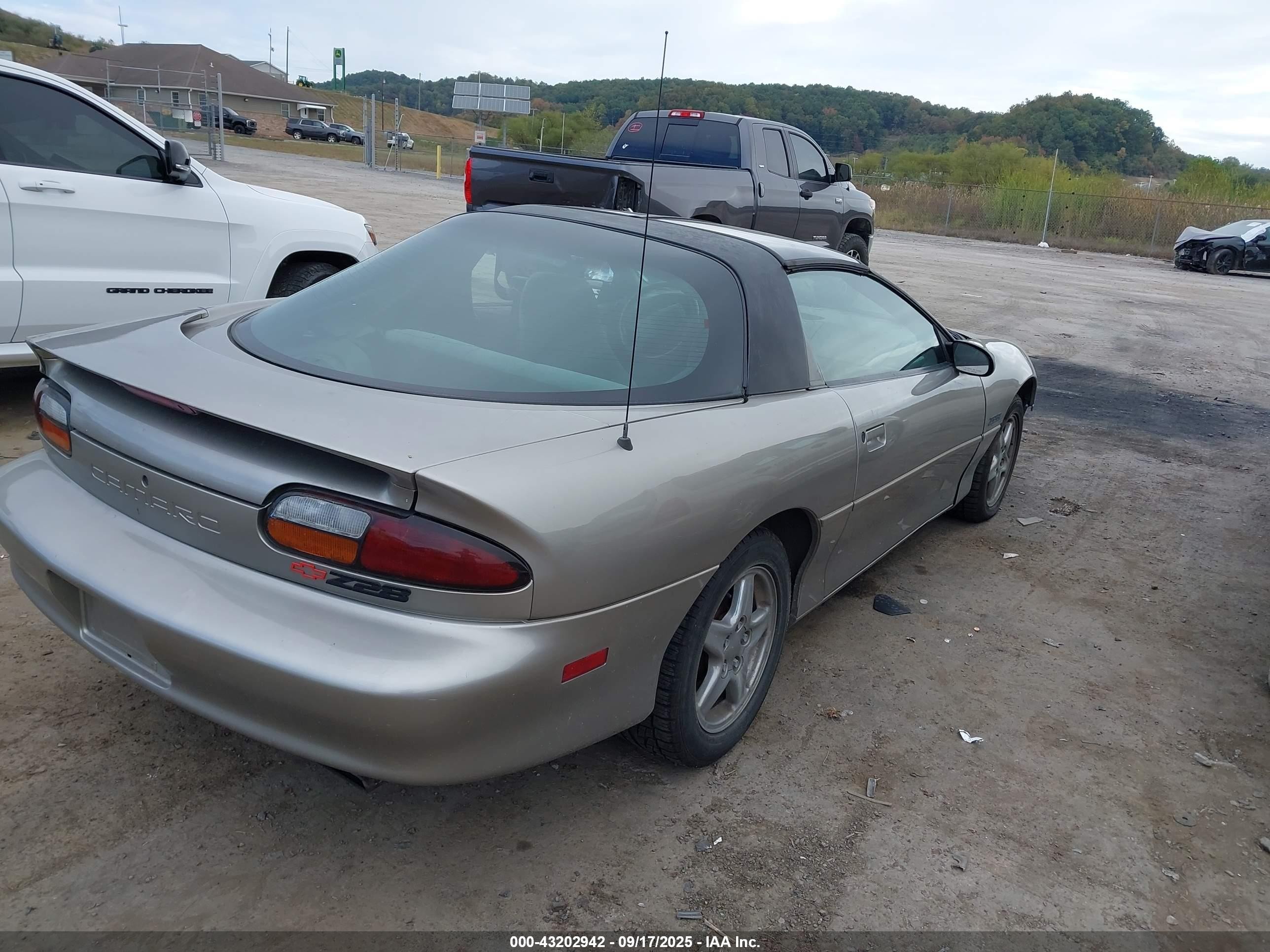 1998 Chevrolet Camaro Z28 Желто-коричневый vin: 2G1FP22G7W2149596