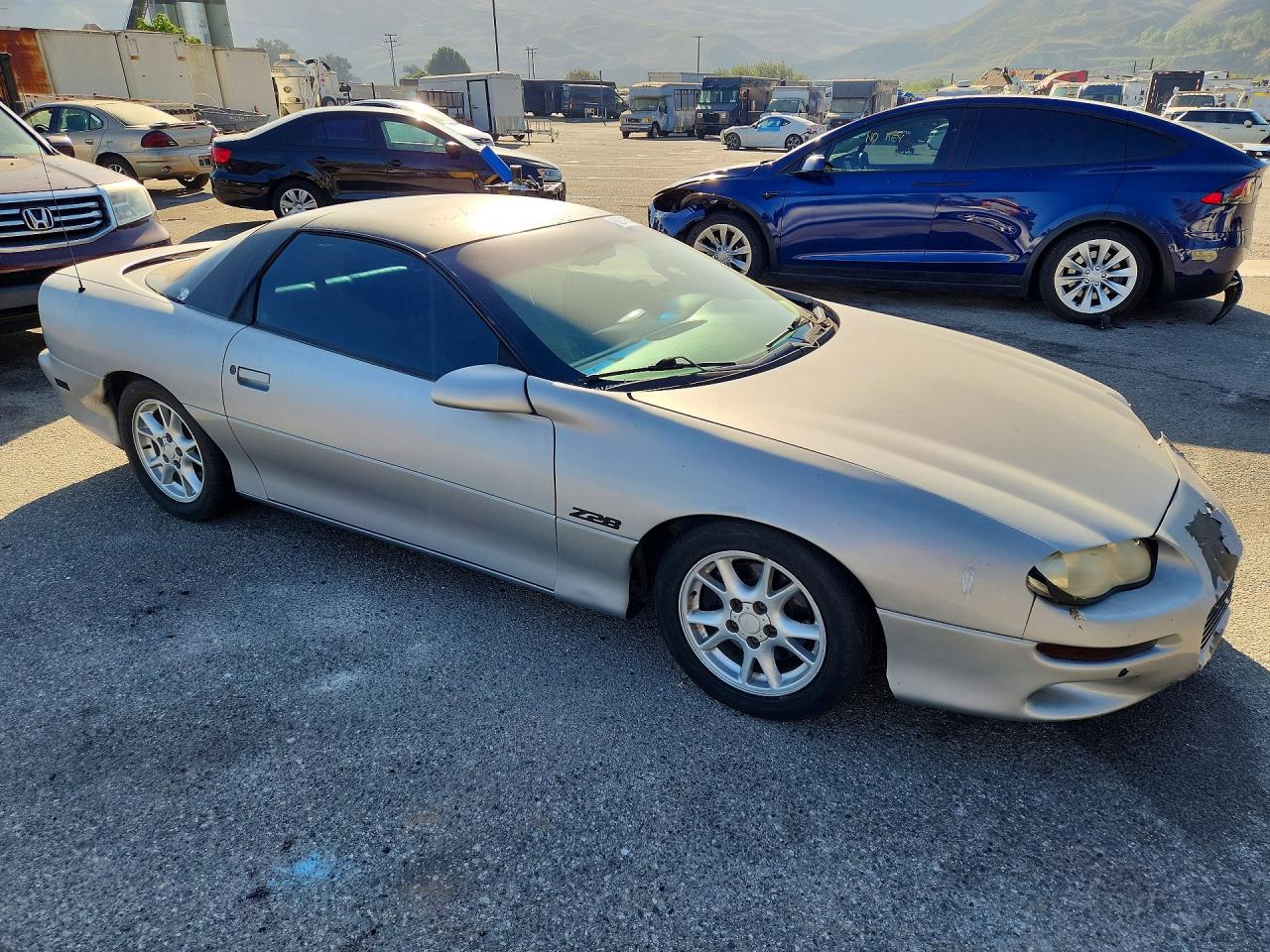 2000 Chevrolet Camaro Z28 Серебряный vin: 2G1FP22G9Y2132222