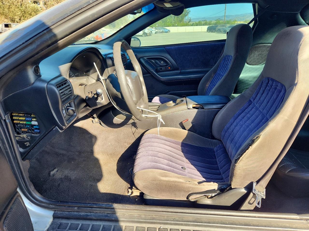 2000 Chevrolet Camaro Z28 Серебряный vin: 2G1FP22G9Y2132222